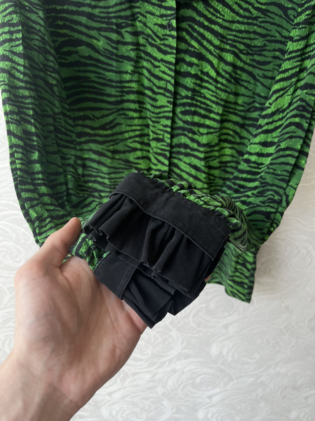 H&M × Kenzo Kenzo H&M Green Silk Tiger Print Beaded Button Blouse Ruffle Size S / US 4 / IT 40 - 6 Thumbnail