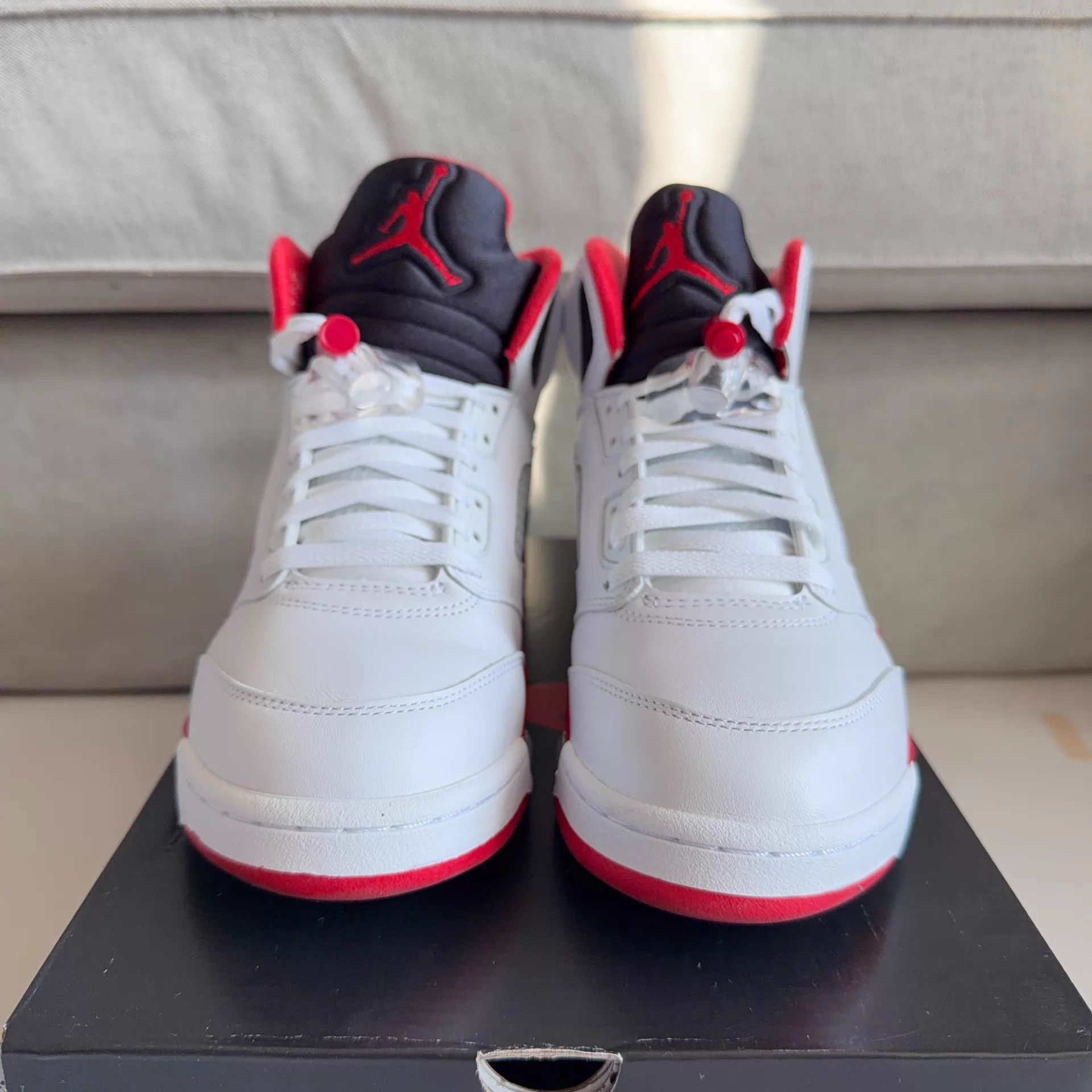 Nike Jordan 5 Fire Red Black Tongue 41 1x worn Size US 8 / EU 41 - 2 Thumbnail