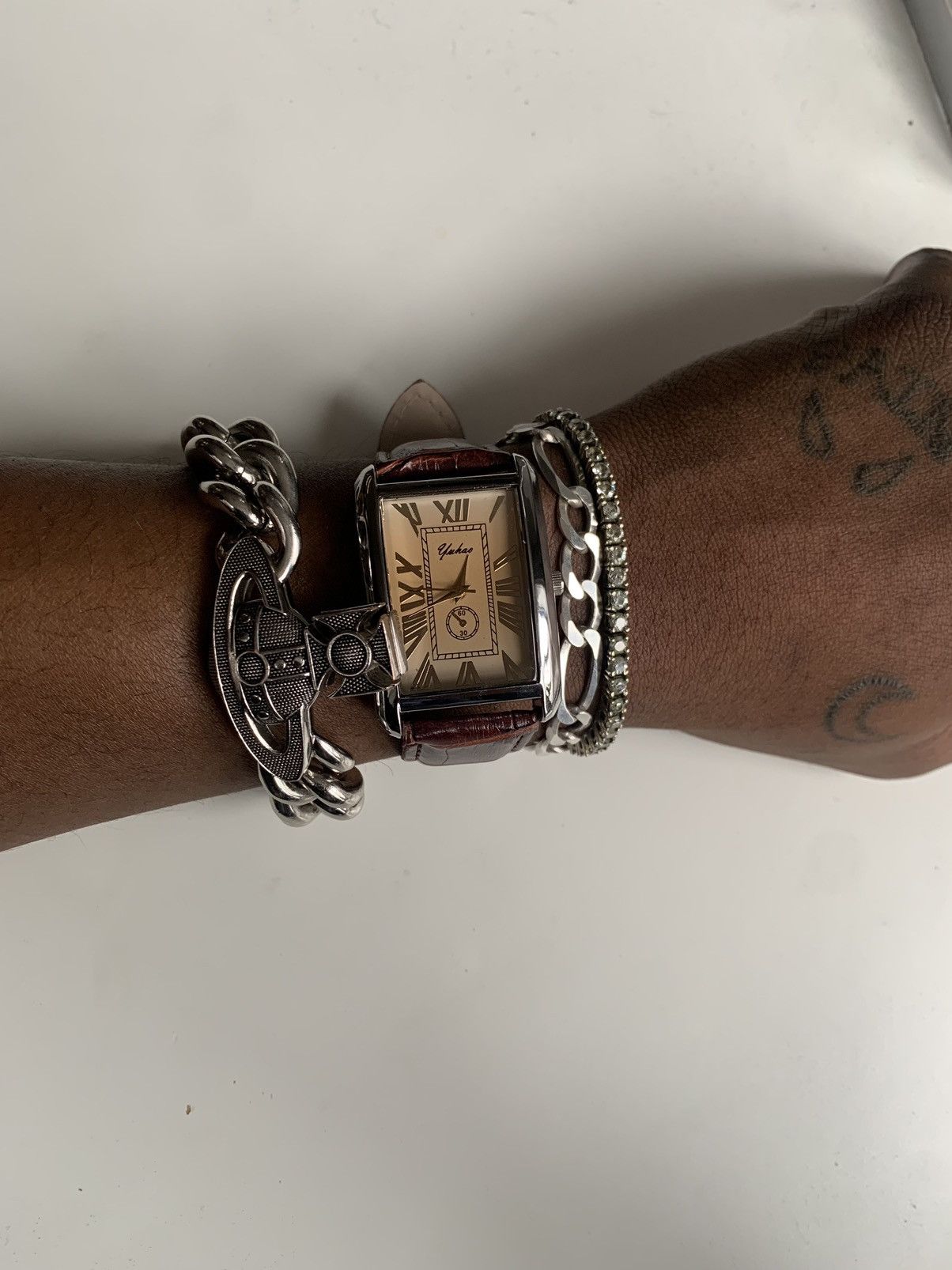 Vintage Vintage 90s vintage retro luxury style gold leather watch Size ONE SIZE - 2 Thumbnail