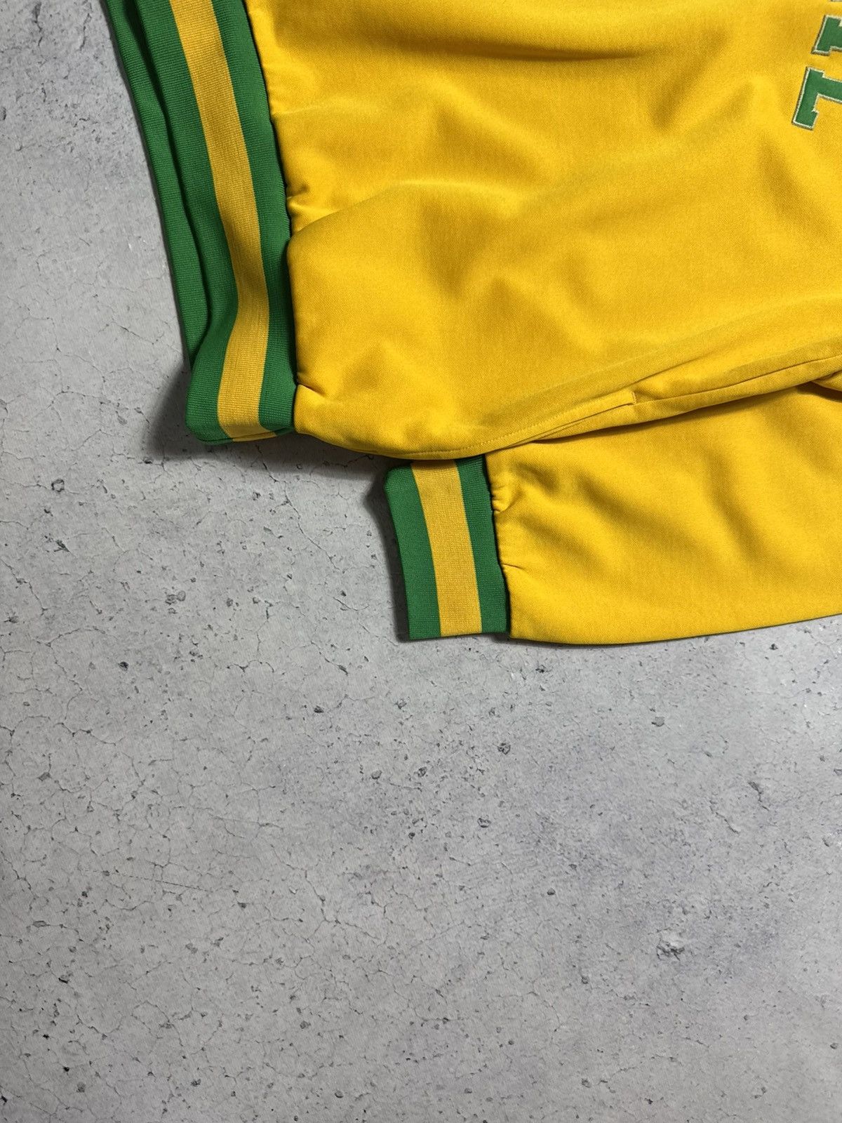 Umbro Umbro Brazil Team Football Sweatshirt Vintage Size XXL Size US XXL / EU 58 / 5 - 4 Thumbnail