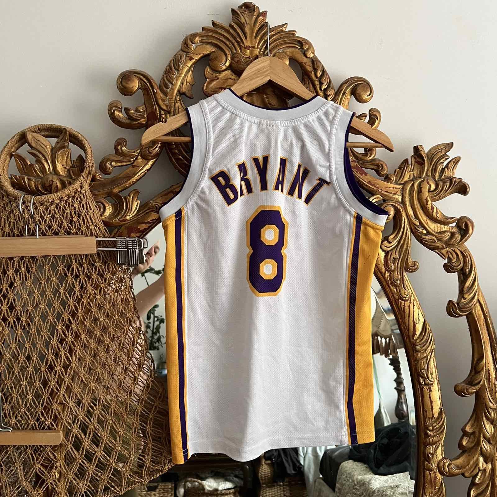 NBA × Vintage Los Angeles LA Lakers NBA #8 Kobe Bryant kids jersey Size US XXS / EU 40 - 2 Thumbnail