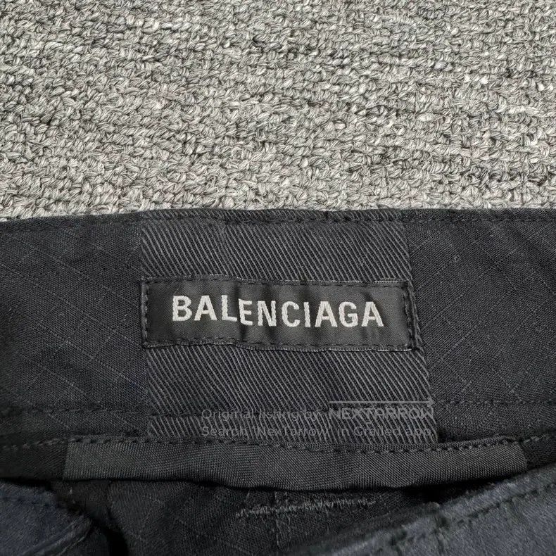Balenciaga Balenciaga Distressed destroyed wide-leg pants Size US 38 / EU 54 - 2 Thumbnail