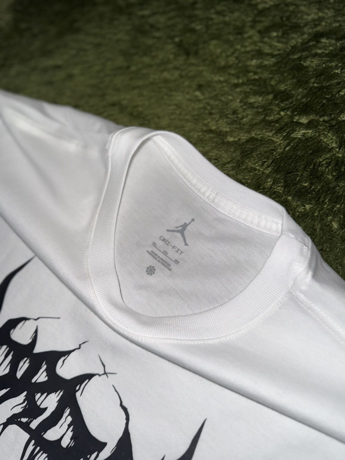 Jordan Brand [XL] Jordan Dri-FIT Basketball Graphic T-Shirt White Size US XL / EU 56 / 4 - 3 Thumbnail