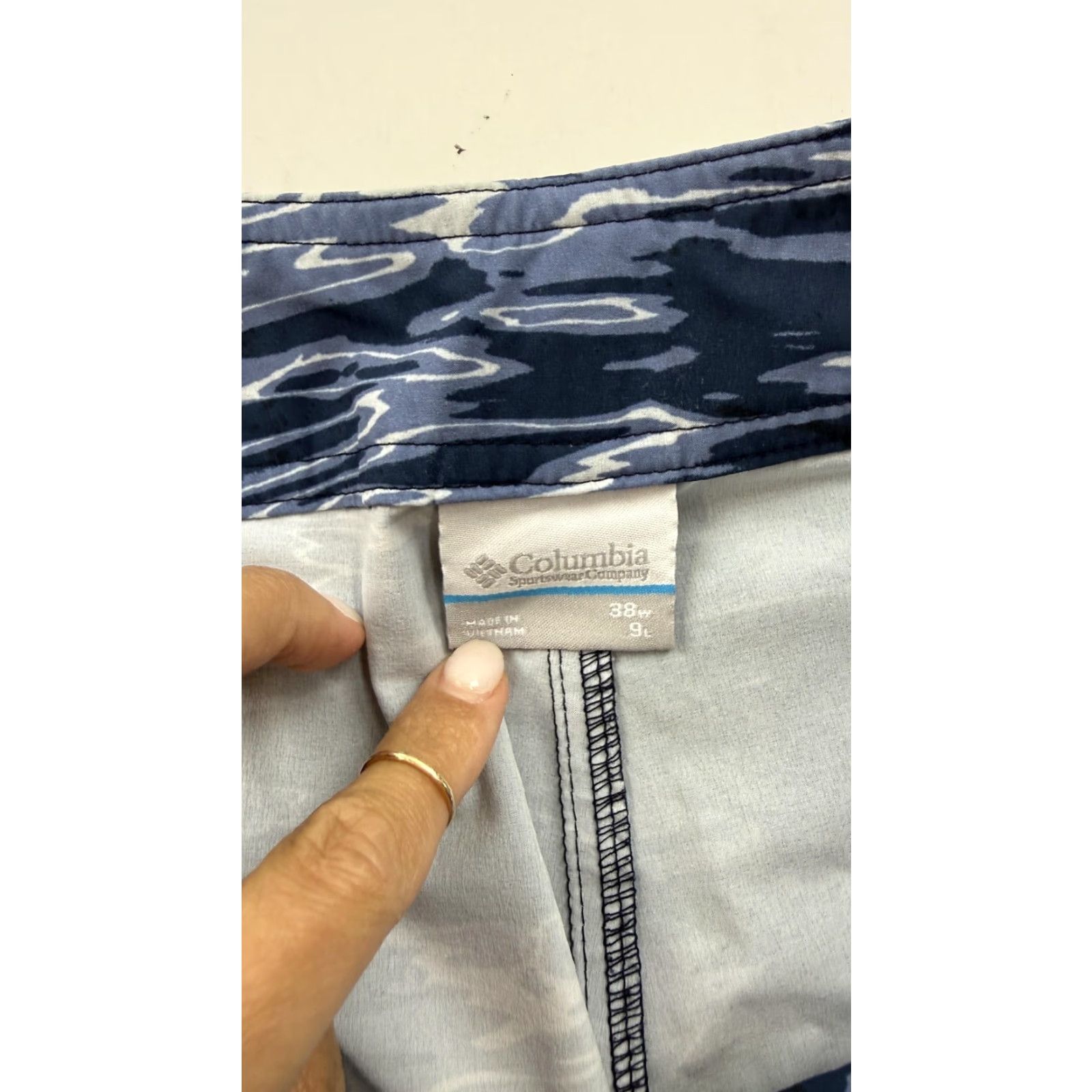 Vintage Columbia PFG Board Shorts Mens 38 Blue Camo Water Print Fishing Trunks 9 Inseam Size US 38 / EU 54 - 4 Thumbnail