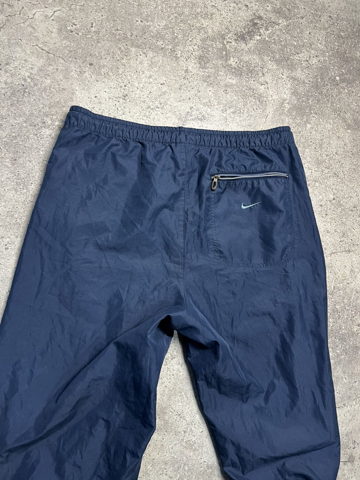 Nike Vintage Nike nylon pants in black with swoosh mens 00s Size US 32 / EU 48 - 9 Thumbnail