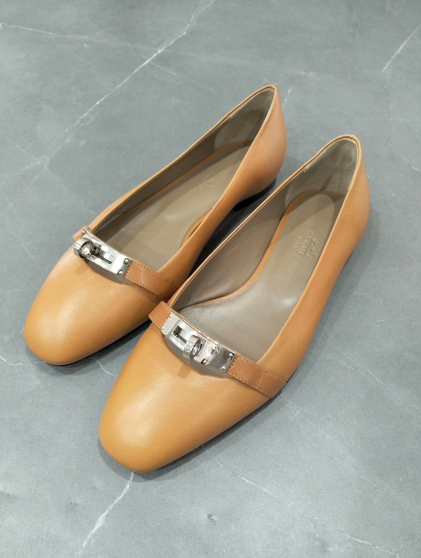 Hermes Hermes Lowtop Sneakers 36 Women Size US 6 / IT 36 - 1 Thumbnail