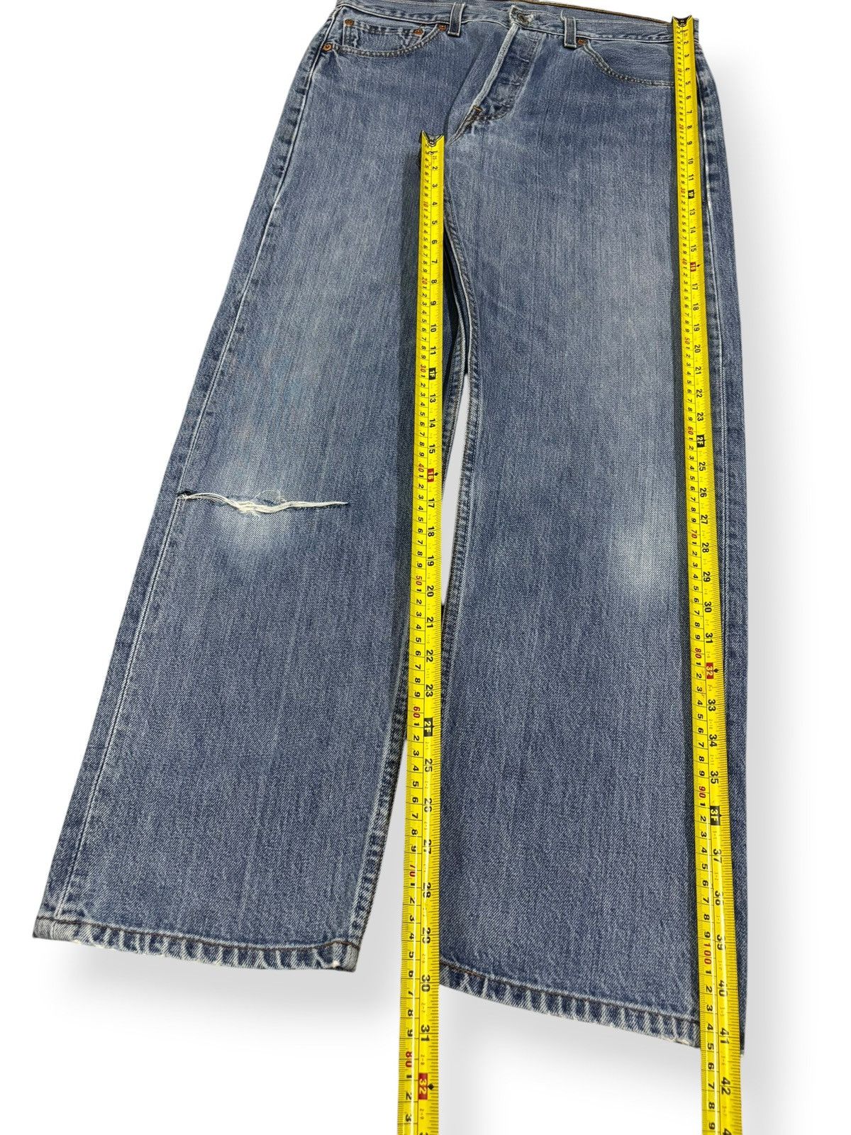 Levi's Vintage 90s Levis 501 Blue Wash Button Fly Distressed Jeans Size US 33 - 14 Thumbnail