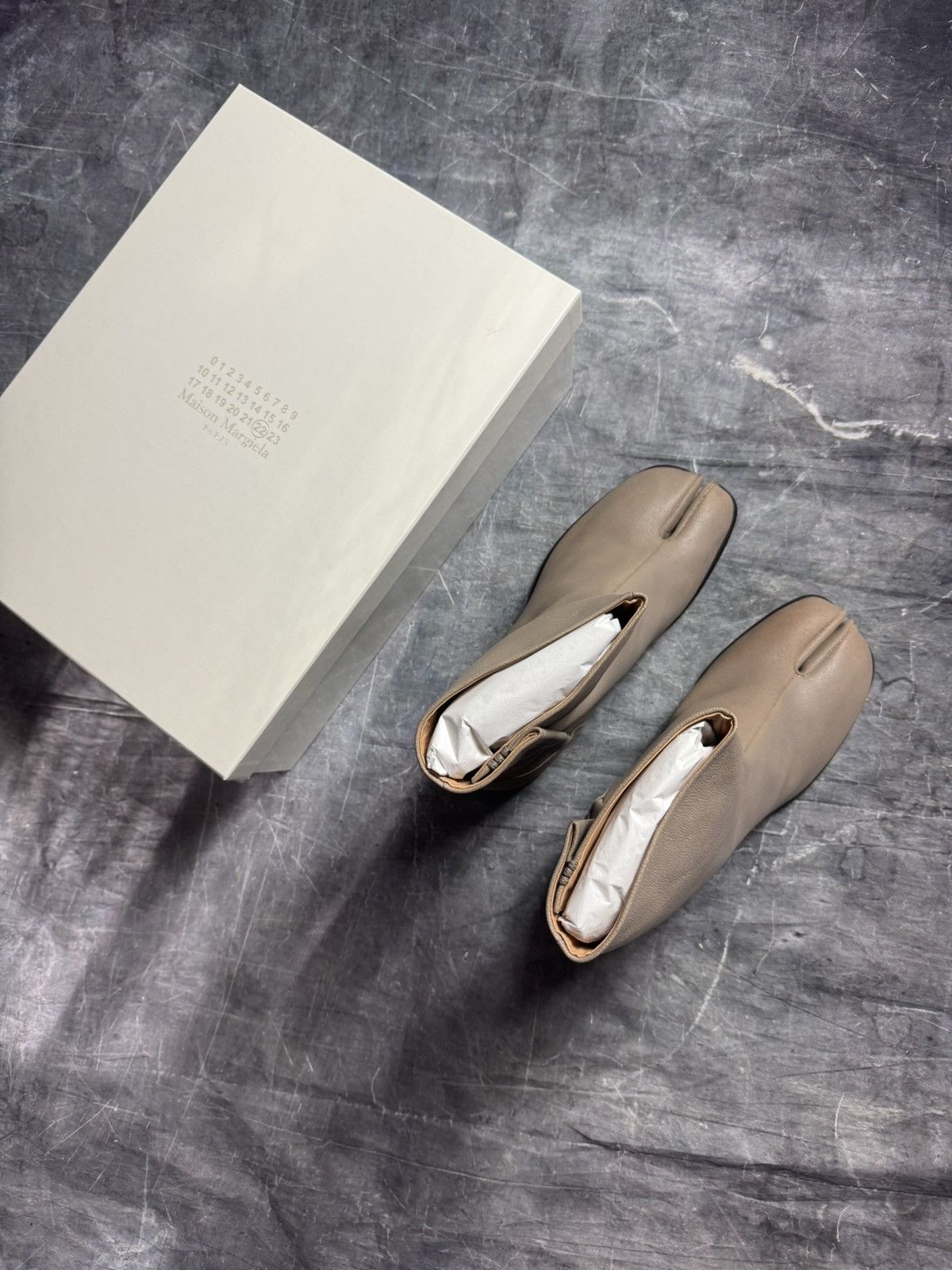 Maison Margiela Maison Margiela Tabi Ankle Boots in Dove Grey Size US 10 / EU 43 - 2 Thumbnail