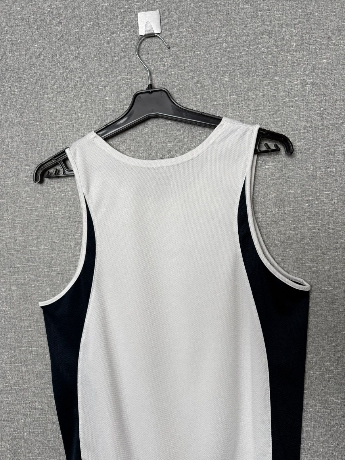 Nike Vintage Nike Embroidered Center Swoosh Logo Dry-Fit Tank Top Size US M / EU 48-50 / 2 - 6 Thumbnail