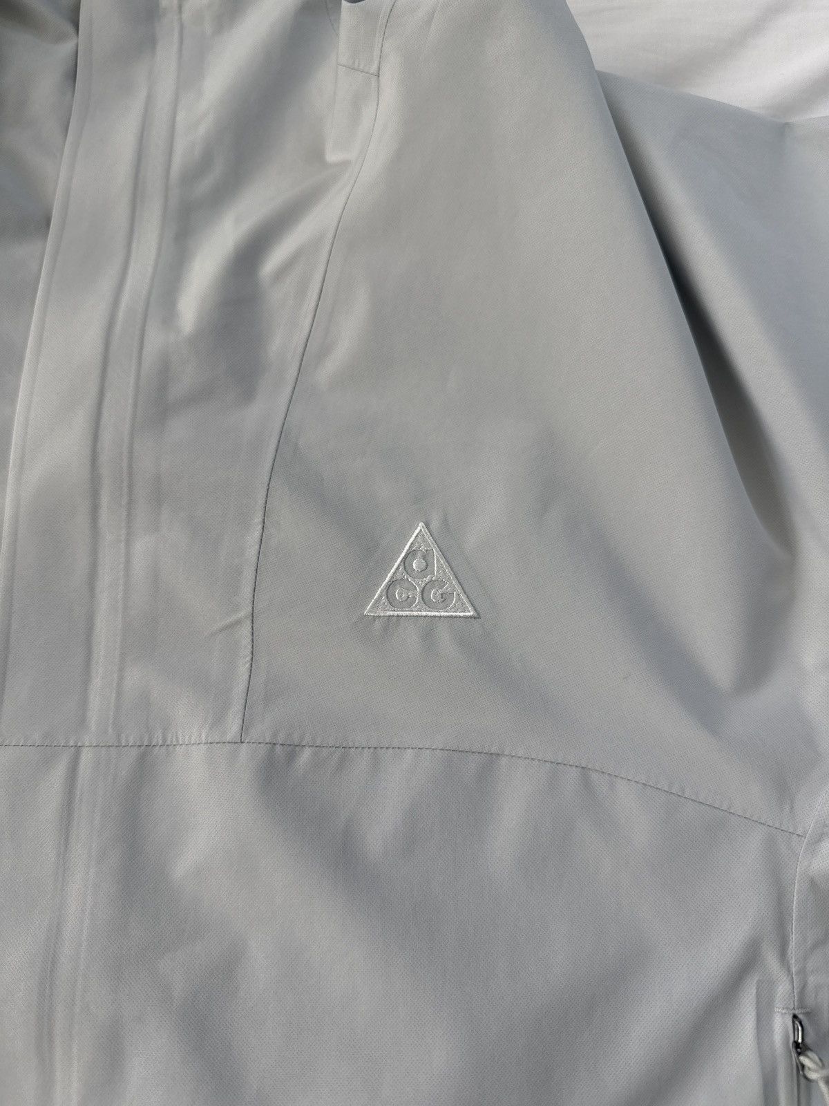 Nike ACG Nike ACG Storm Fit Cascade Rains Waterproof Jacket White Size US M / EU 48-50 / 2 - 10 Thumbnail