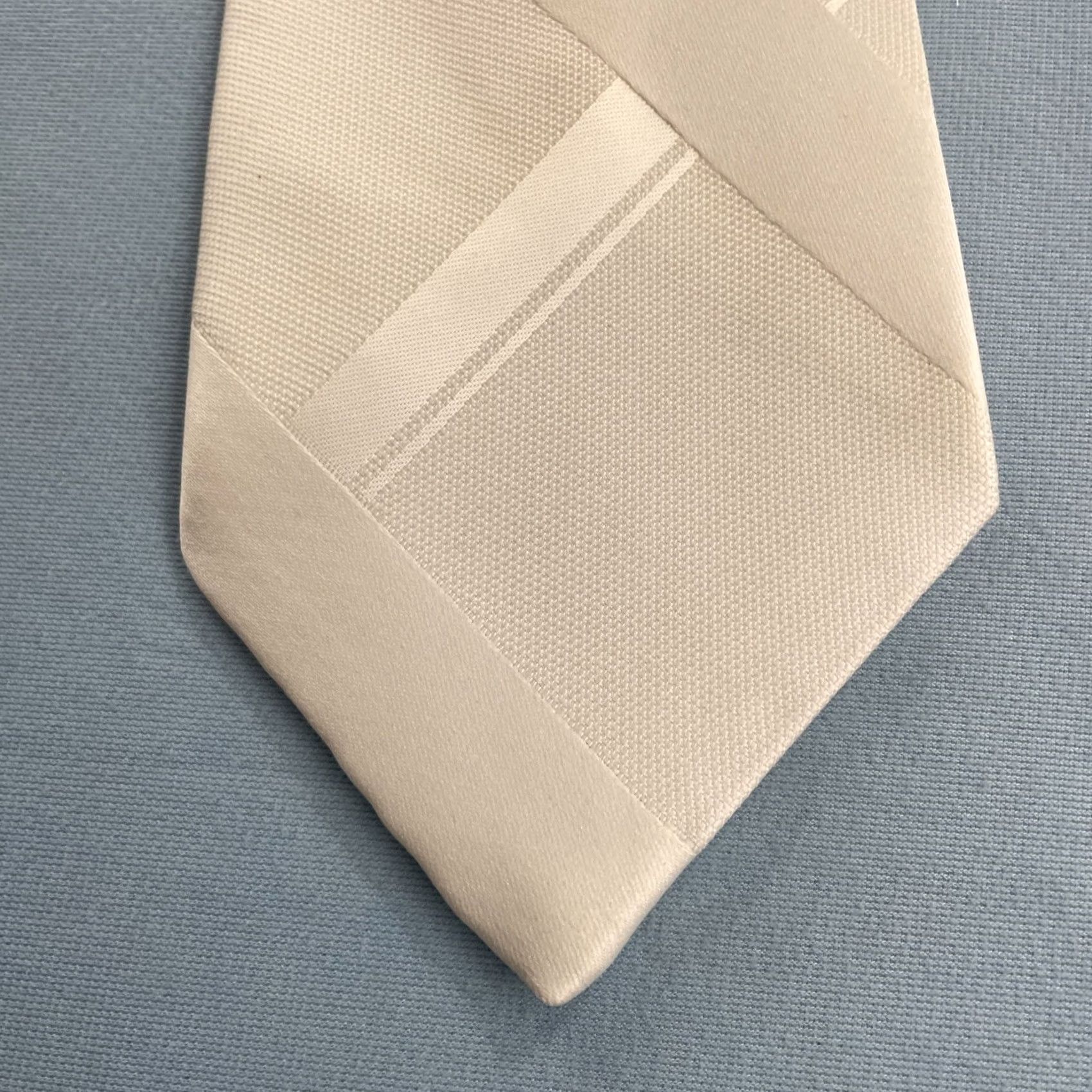 Vintage VINTAGE Superba Necktie Wide White Solid Plaid Textured Woven Tie 1970s 4.2x56 Men Dress Tie Size ONE SIZE - 2 Thumbnail