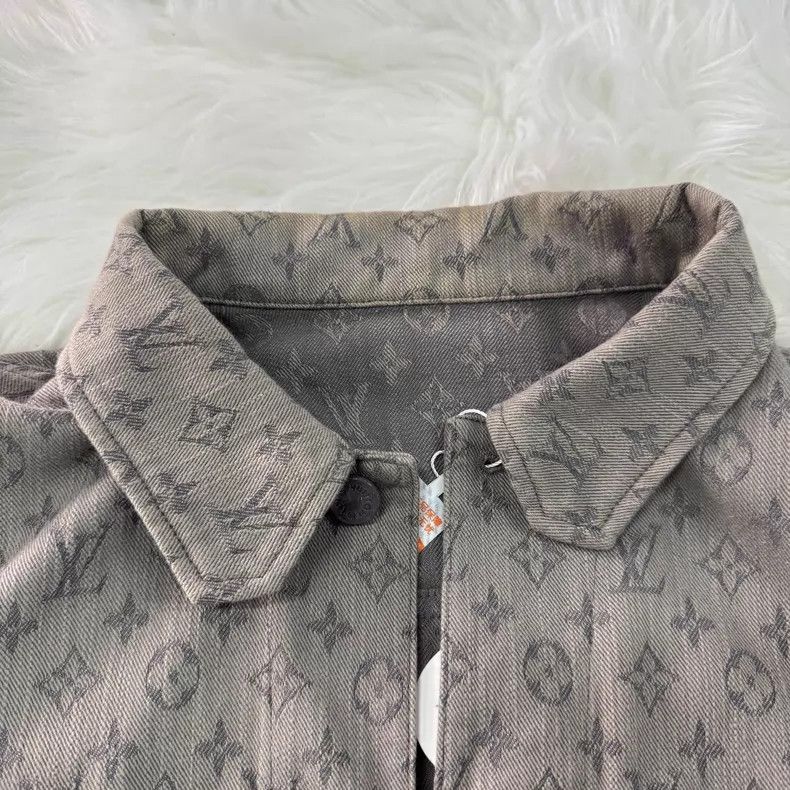 Louis Vuitton Louis Vuitton Grey Logo full-print single-breasted casual Size US M / EU 48-50 / 2 - 3 Thumbnail