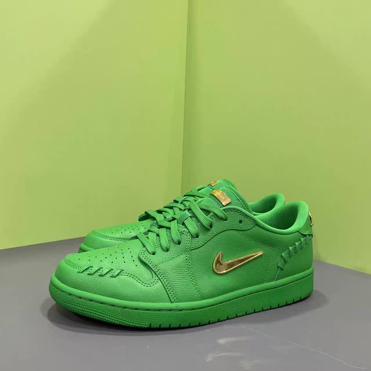 Jordan Brand Air Jordan 1 Low Green Gold Swoosh Low-Top Sneakers K15 Size US 9.5 / EU 42-43 - 1 Thumbnail