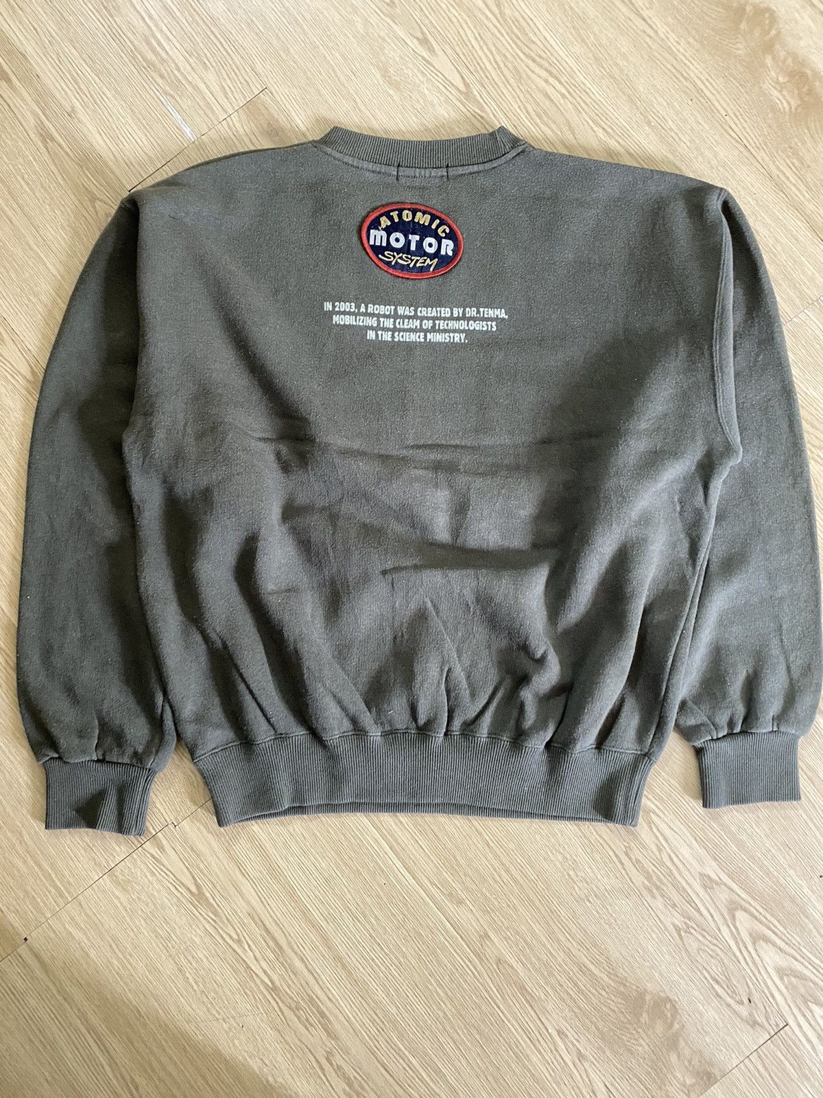Atomic × Japanese Brand × Vintage Atomic Atom Robot Tezuka Production Crewneck Size US M / EU 48-50 / 2 - 3 Thumbnail