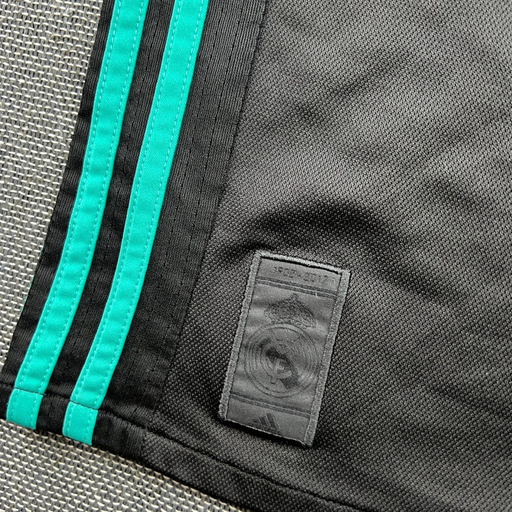 Adidas Real Madrid 2017 2018 Away ISCO #22 Mens Football Jersey Adidas Adult Shirt XS Black Size US XS / EU 42 / 0 - 5 Thumbnail