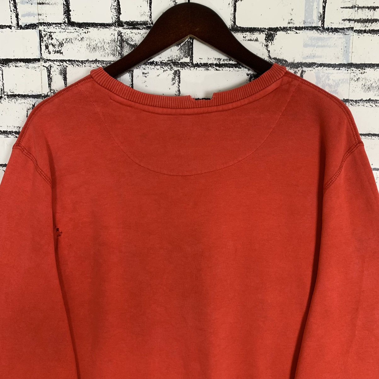 Nike Sportwear Nike Small Logo Sweatshirt Nike Crewneck Size US XL / EU 56 / 4 - 7 Thumbnail