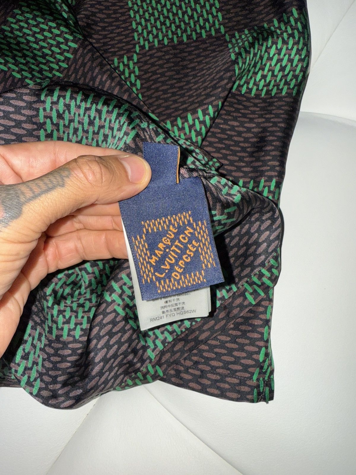 Louis Vuitton Louis vuitton damier logo silk shirt Size US S / EU 44-46 / 1 - 6 Thumbnail