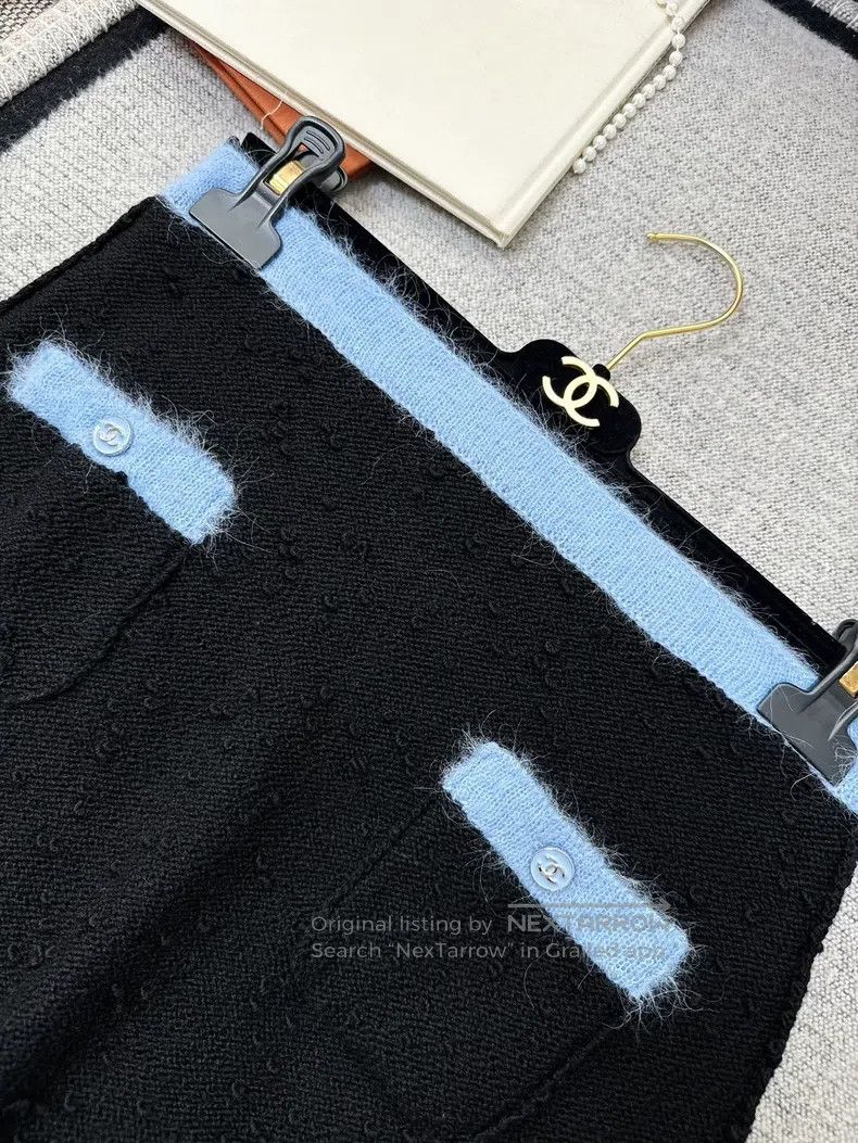 Chanel Chanel 24B blue and black colour block two-pocket wool ski Size 24" / US 00 / IT 34 - 4 Thumbnail