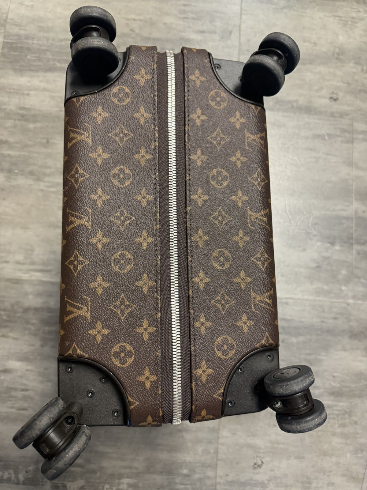 Louis Vuitton Louis Vuitton Horizon 55 Red Size ONE SIZE - 23 Thumbnail