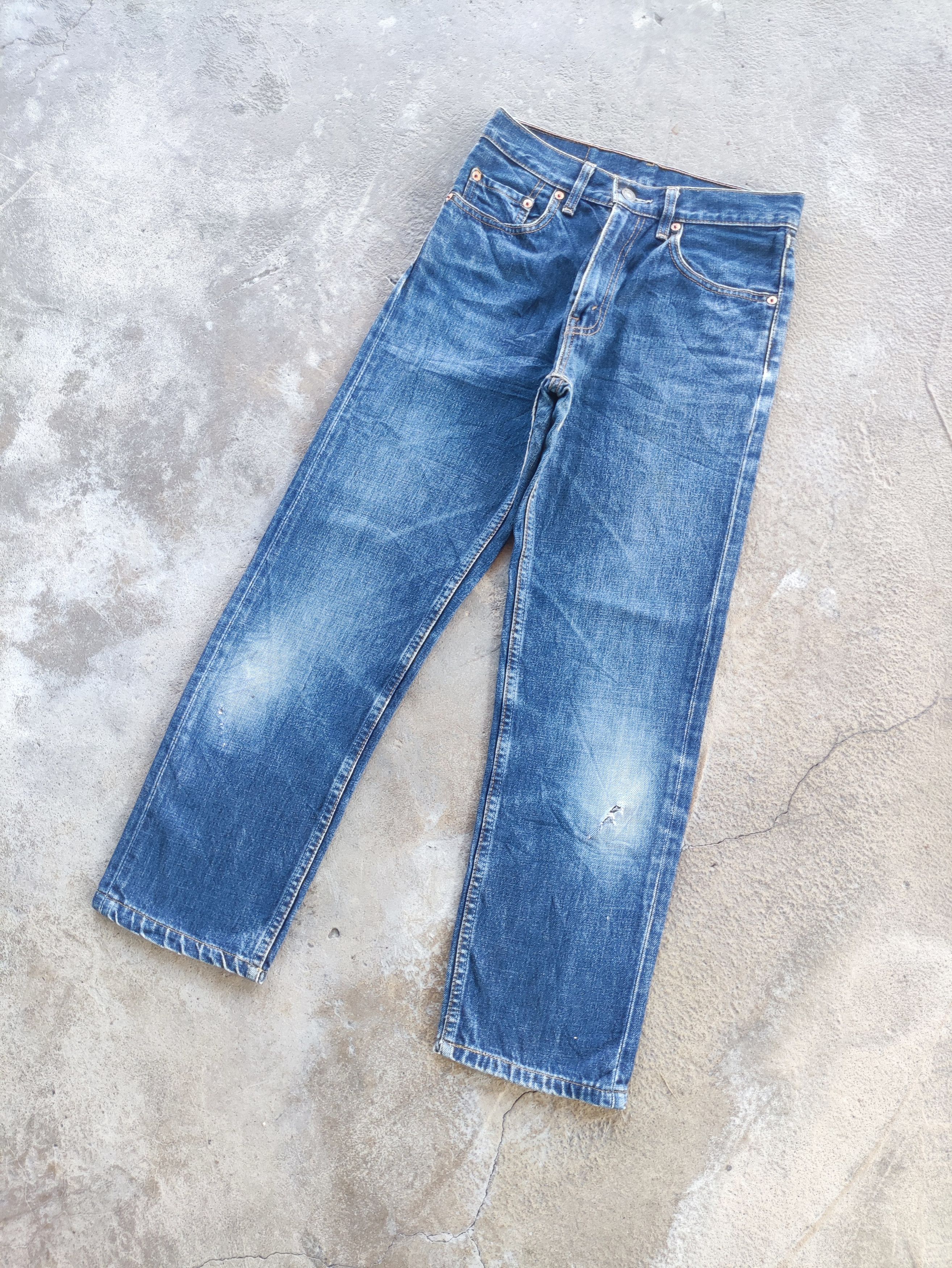 Jean × Levi's × Vintage Vintage Levi's 552 Distressed Jeans Faded Denim Pants W28 Size US 28 / EU 44 - 1 Thumbnail