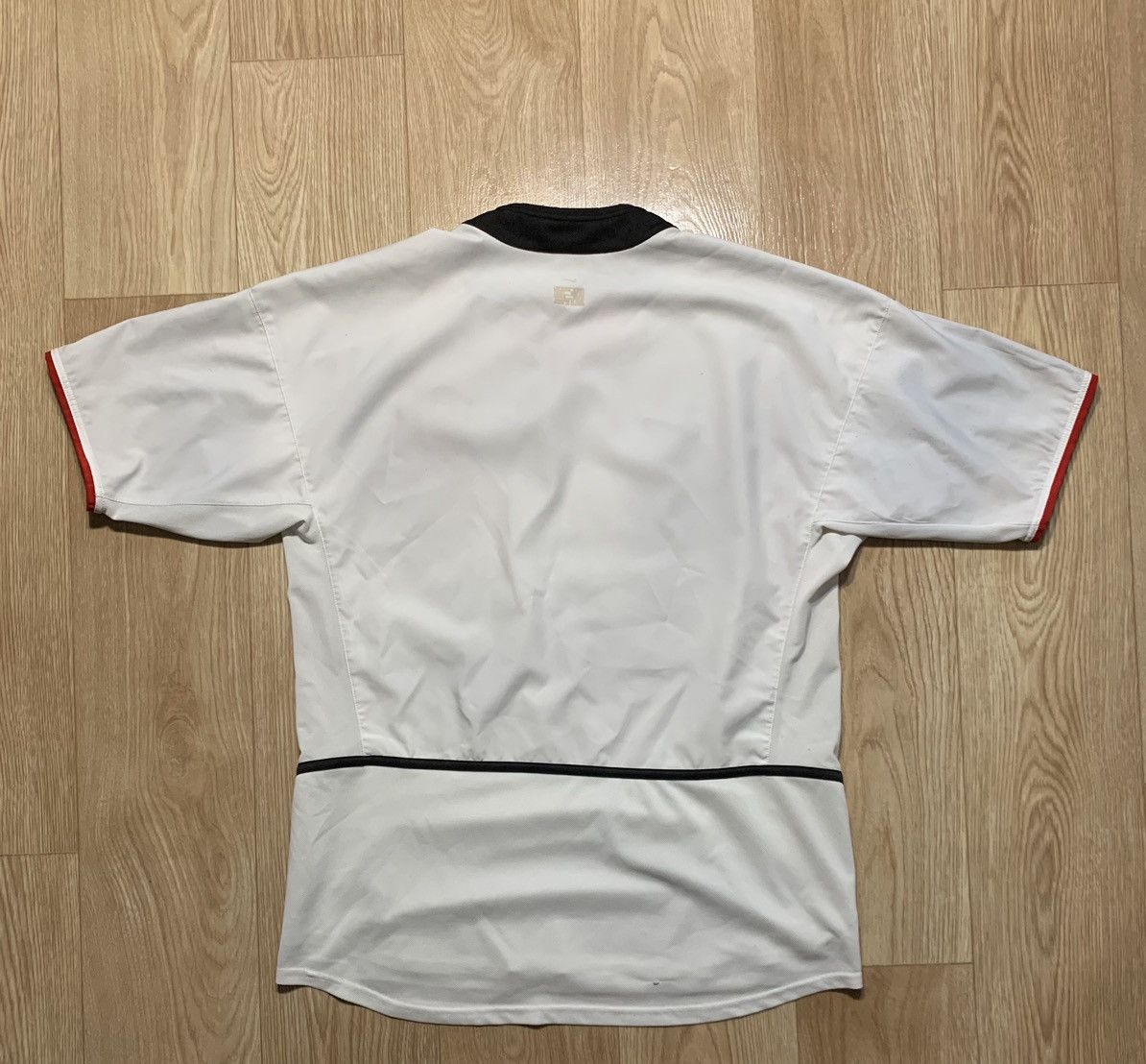 Nike Vintage Nike Manchester United Vodafone Soccer Jersey size M Size US M / EU 48-50 / 2 - 11 Thumbnail