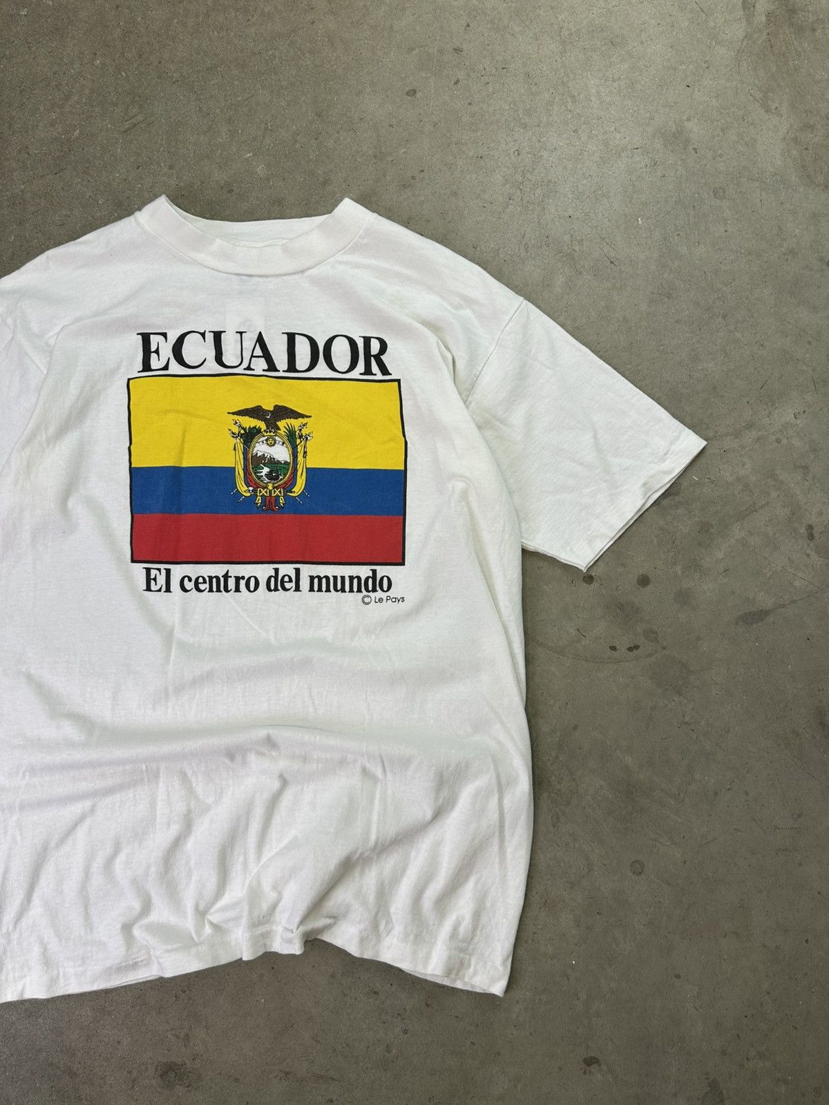 Vintage vintage 90s ecuador centre of the world flag tee white xl Size US XL / EU 56 / 4 - 2 Thumbnail