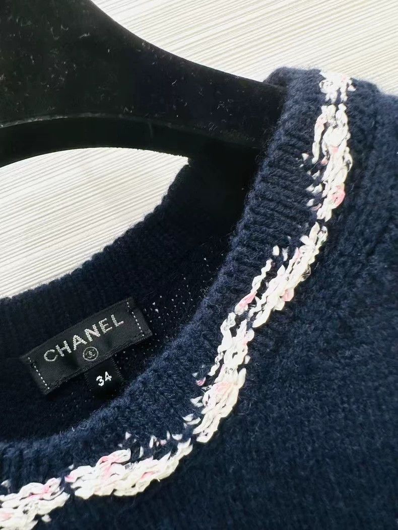 Chanel Chanel Large logo sweater Size XXS / US 00 / IT 34 - 2 Thumbnail