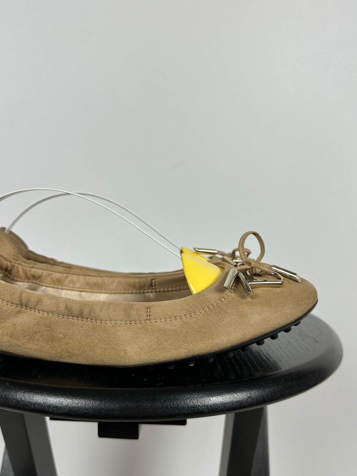 Tod's Tod’s Beige Suede Ballet Flats Size US 8.5 / IT 38.5 - 18 Thumbnail