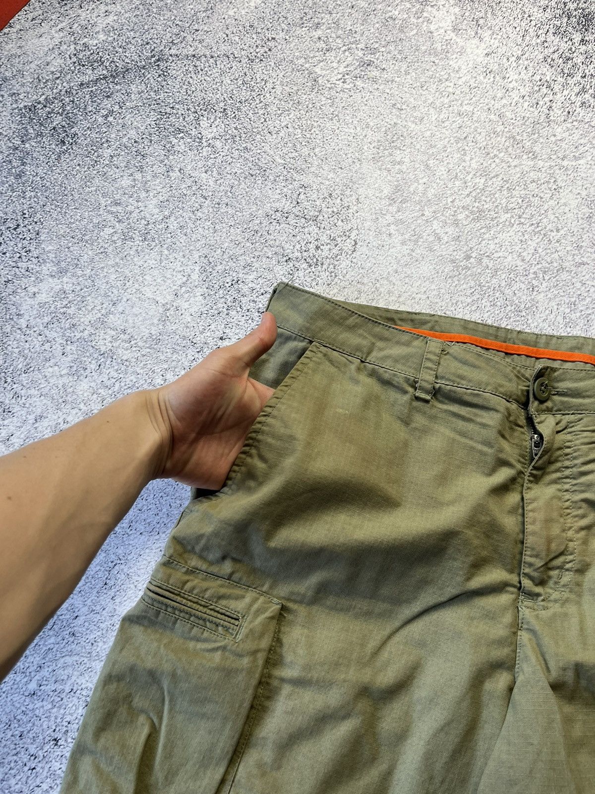 Nike Nike vintage cargo shorts casual streetwear hype y2k Size US 34 / EU 50 - 6 Thumbnail