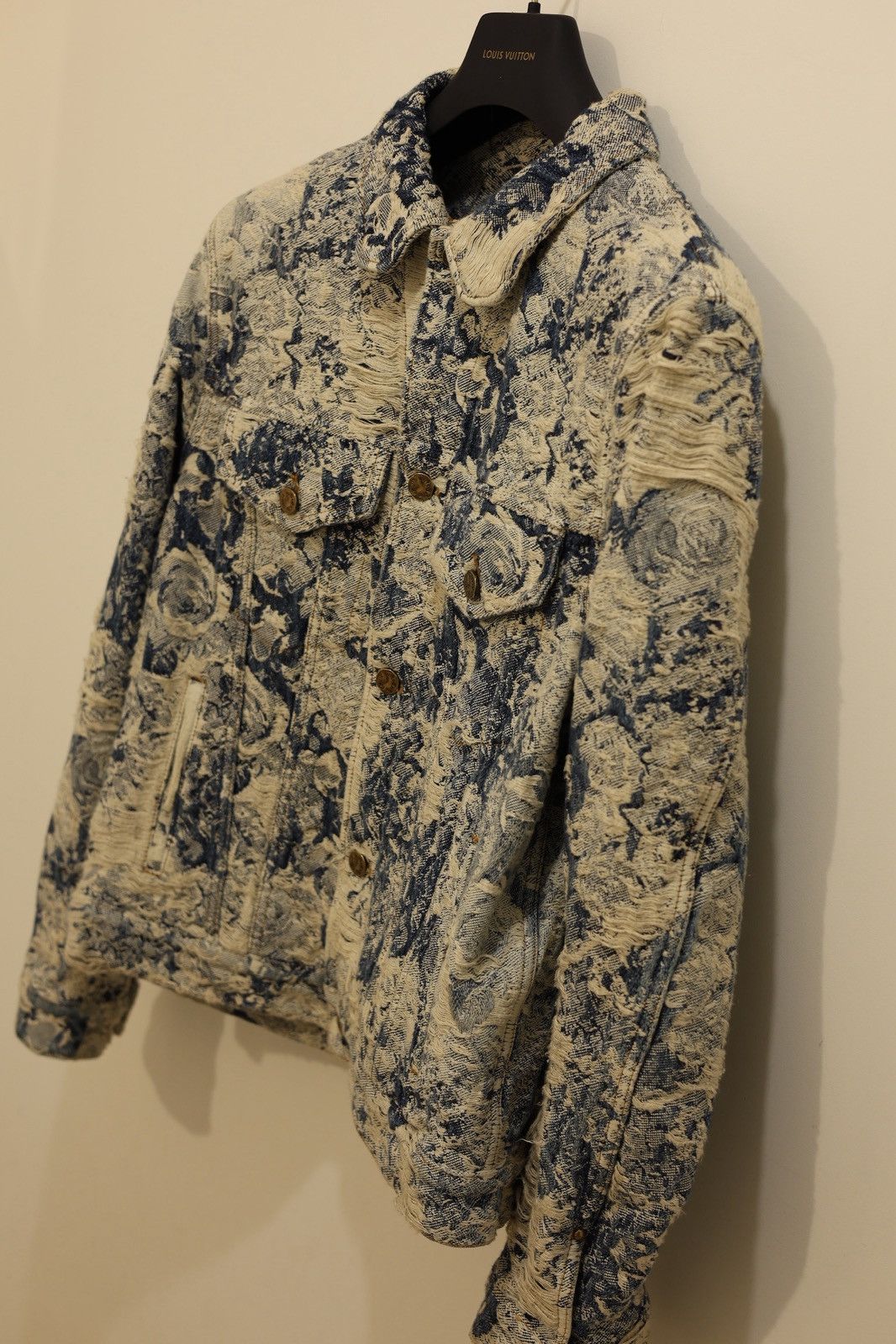 Louis Vuitton Louis Vuitton distressed denim jacket size 52 Size US L / EU 52-54 / 3 - 9 Thumbnail