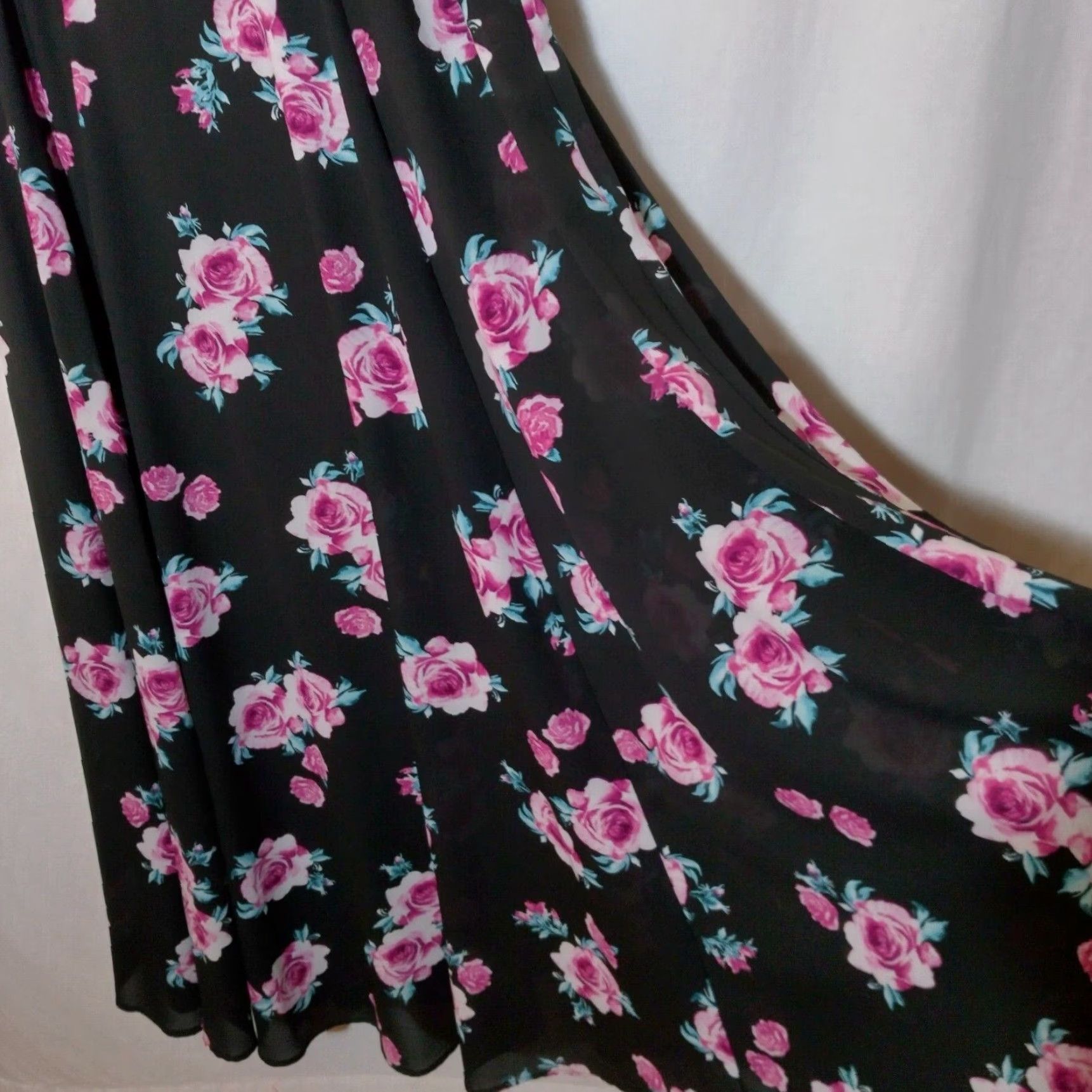 Torrid VINTAGE Torrid Dress Black Long Pink Rose Floral Maxi Sleeveless Party Wedding 12 Women Round Neck Zip Lined Chiffon Polyester Size XL / US 12-14 / IT 48-50 - 4 Thumbnail