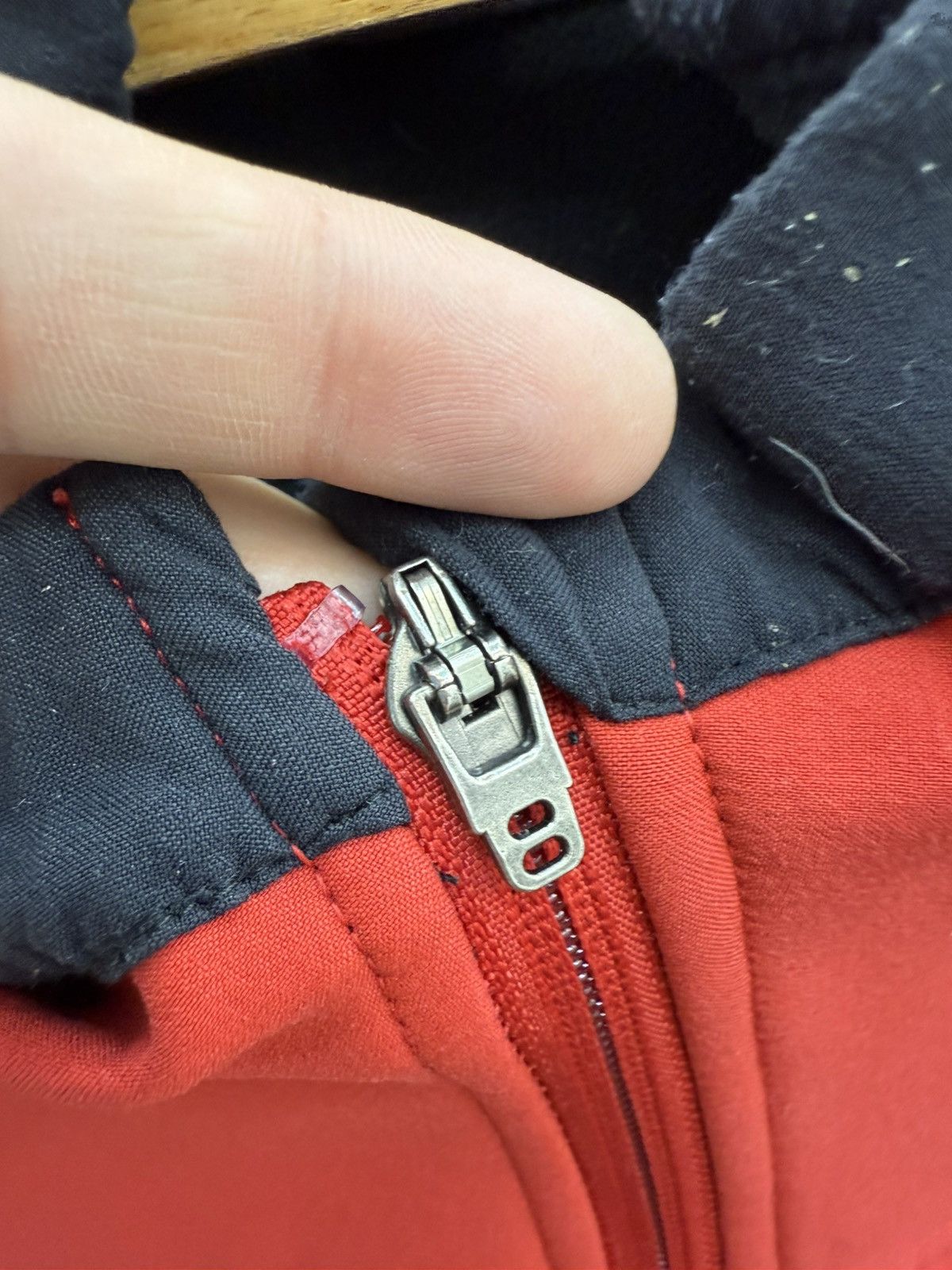 Nike ACG Nike ACG Red Technical Track Light Softshell Jacket Size US L / EU 52-54 / 3 - 6 Thumbnail