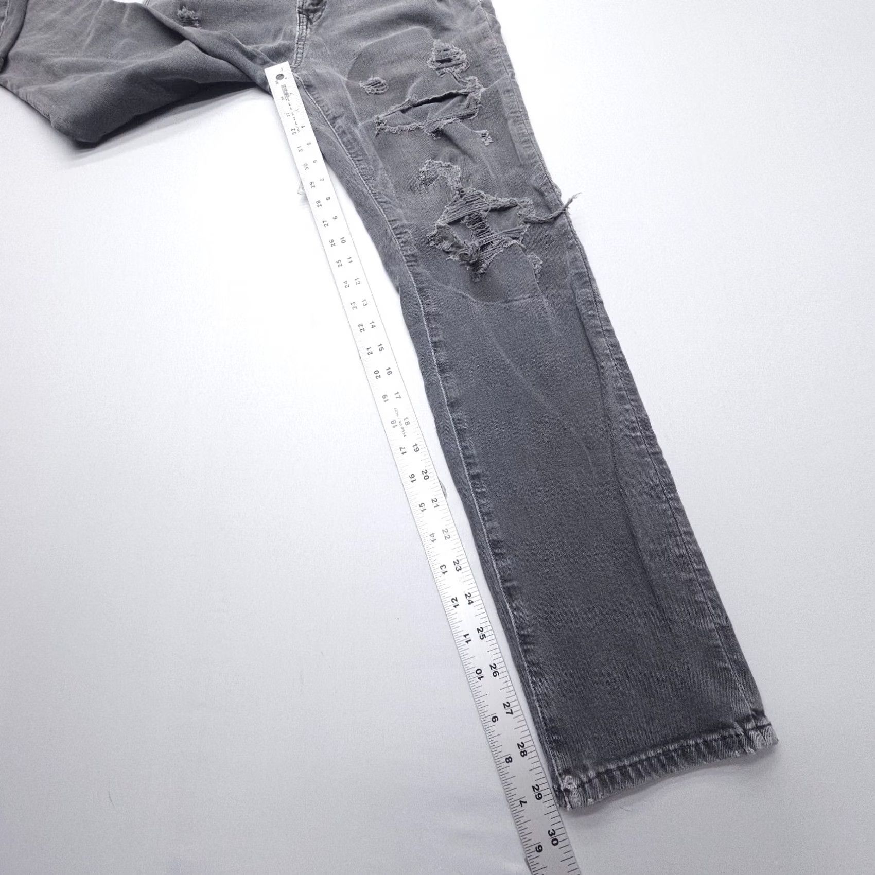 American Eagle Outfitters American Eagle Outfitters Jeans Mens 29x32 Slim Distressed Grunge 5-Pocket Denim Gray Leather Logo? Size US 29 - 7 Thumbnail