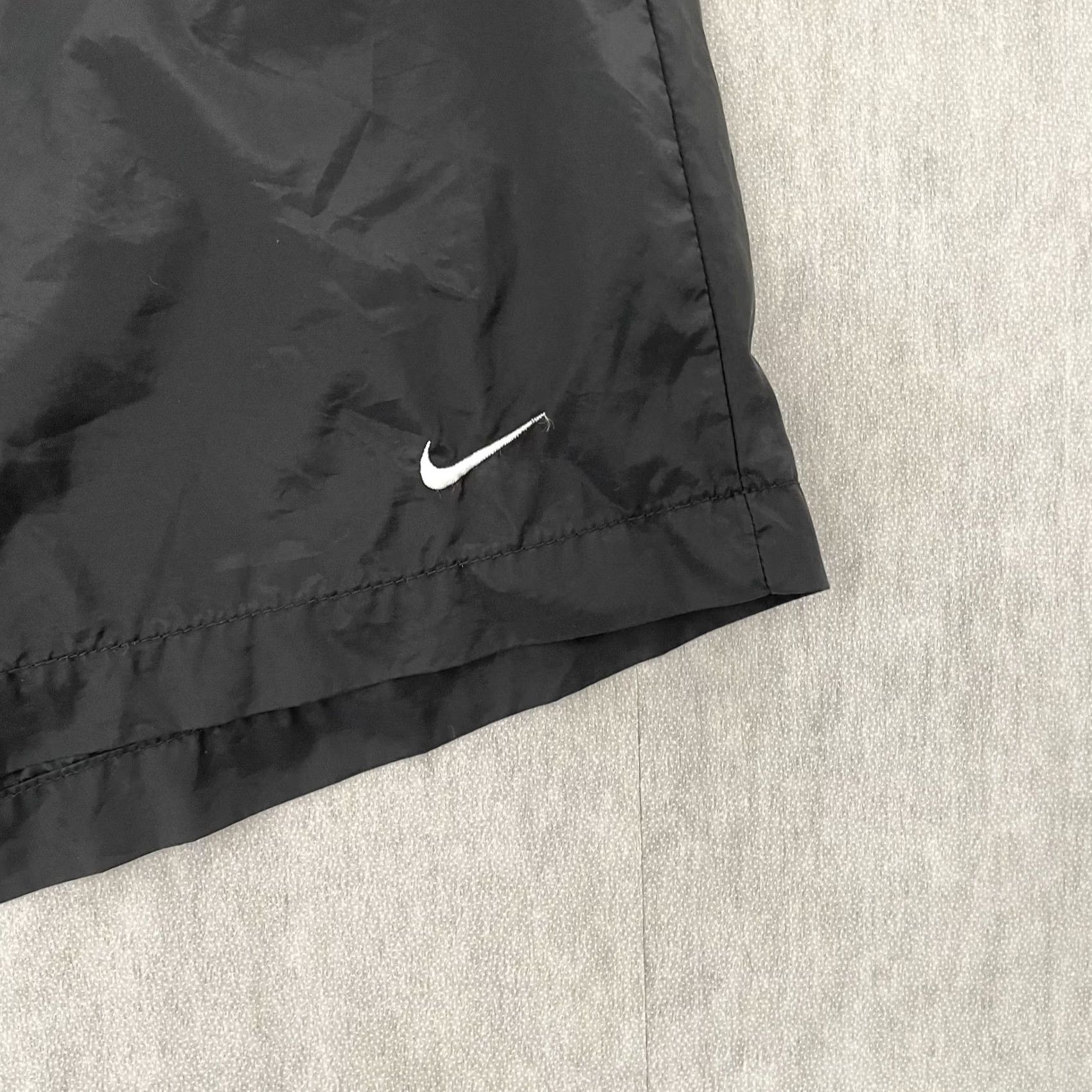 Nike VINTAGE Nike Shorts Adult 2XL Black Lined Swim Trunks Mens XXL 90s Swoosh Spell Out Size US 39 - 4 Thumbnail