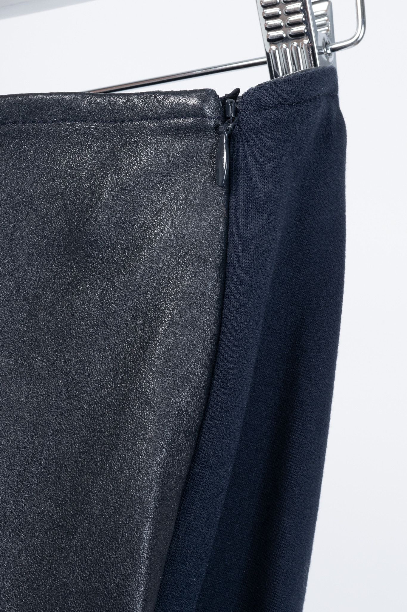 Akris Akris Punto Navy Leather & Ponte Combo Leggings Size 27" / US 4 / IT 40 - 7 Thumbnail