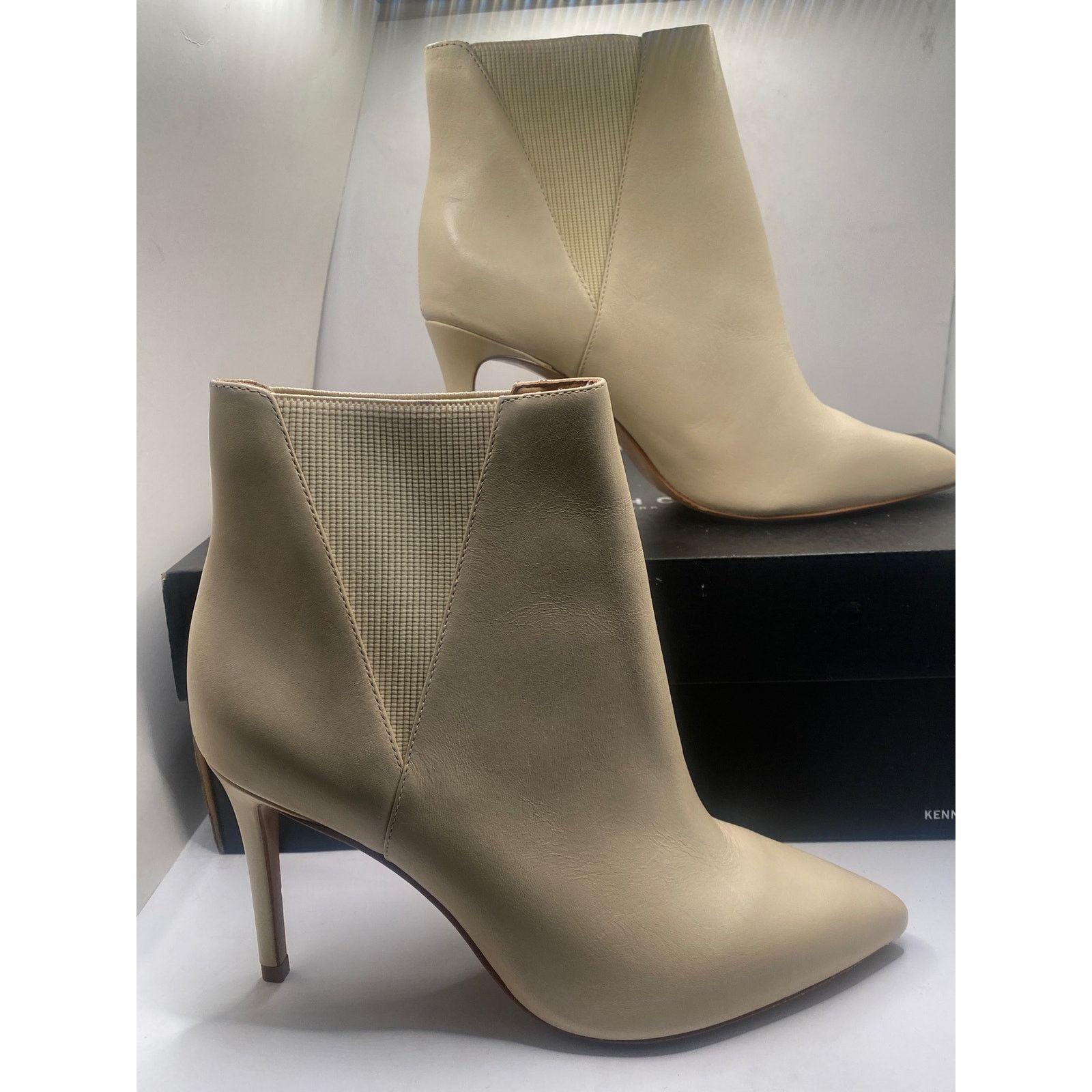 SCHUTZ Schutz Leather Chelsea Boots Women's Size: 7B Size US 7 / IT 37 - 1 Thumbnail