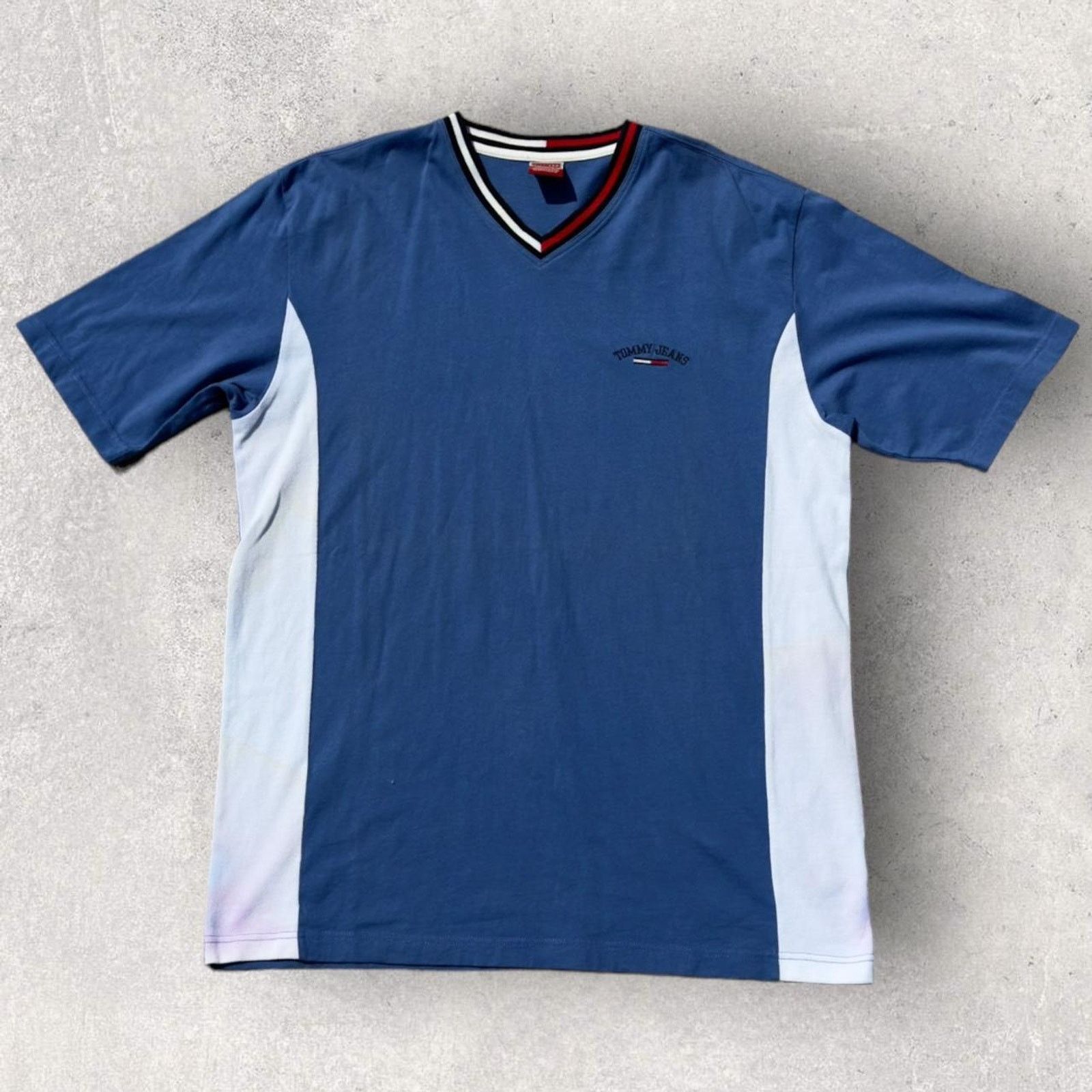 Tommy Hilfiger × Vintage Vintage Tommy Hilfiger T-Shirt Size US L / EU 52-54 / 3 - 1 Thumbnail