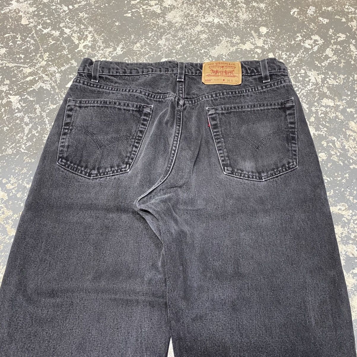 Levi's × Vintage Vintage Levi’s 550 Relaxed Fit Black Denim Jeans USA 90s Size US 34 / EU 50 - 9 Thumbnail