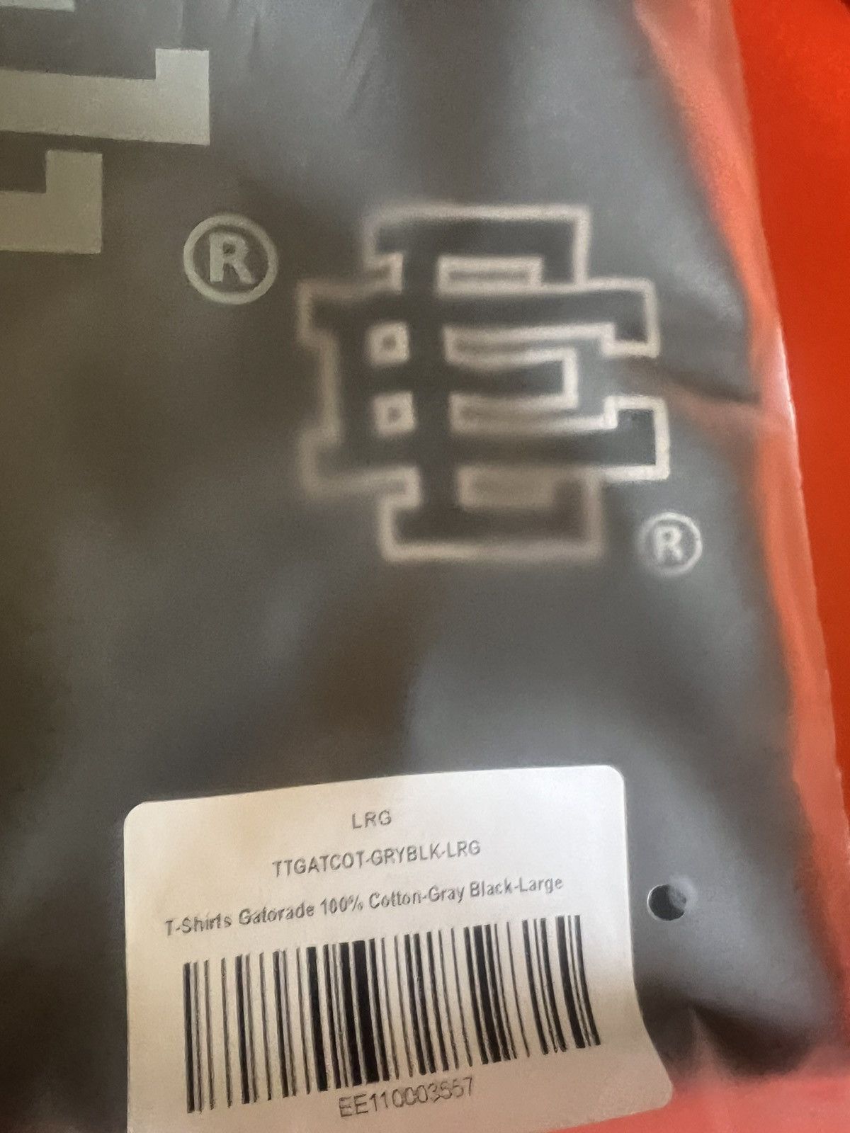 Eric Emanuel × Gatorade Eric Emanuel x Gatorade bottle & grey/black shirt large Size US L / EU 52-54 / 3 - 5 Thumbnail