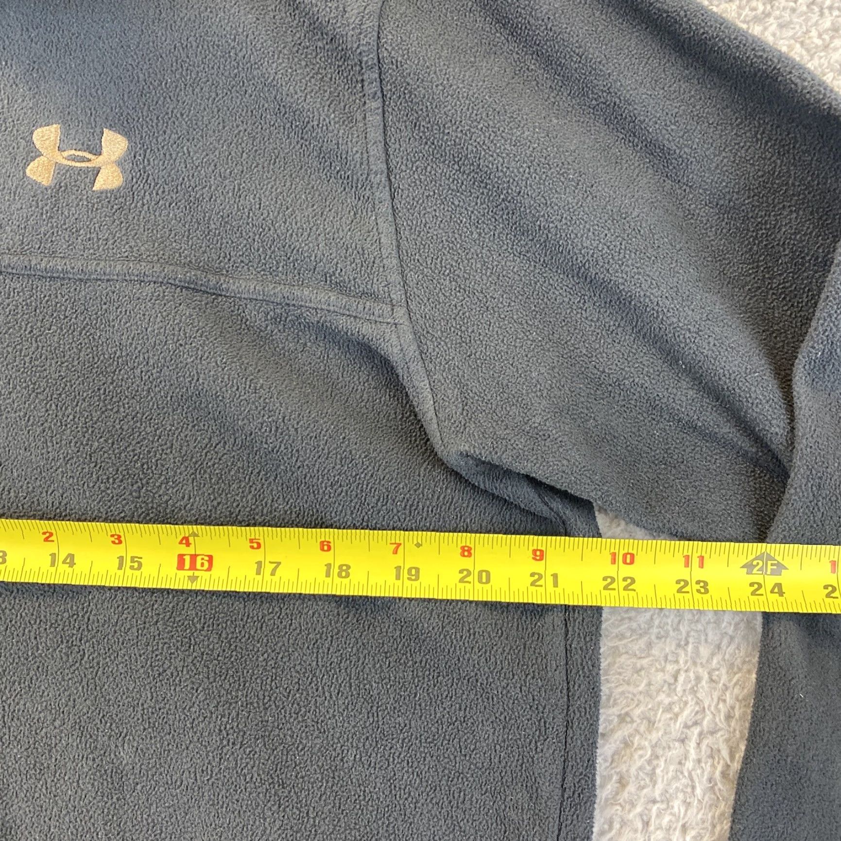 Under Armour VINTAGE? No. Under Armour Men’s Sweater Zip Fleece 1/4 Zip Black Green L Adult Men Size L Black Green 1/4 Zip Fleece Performance Mens Sweater Size US L / EU 52-54 / 3 - 6 Thumbnail