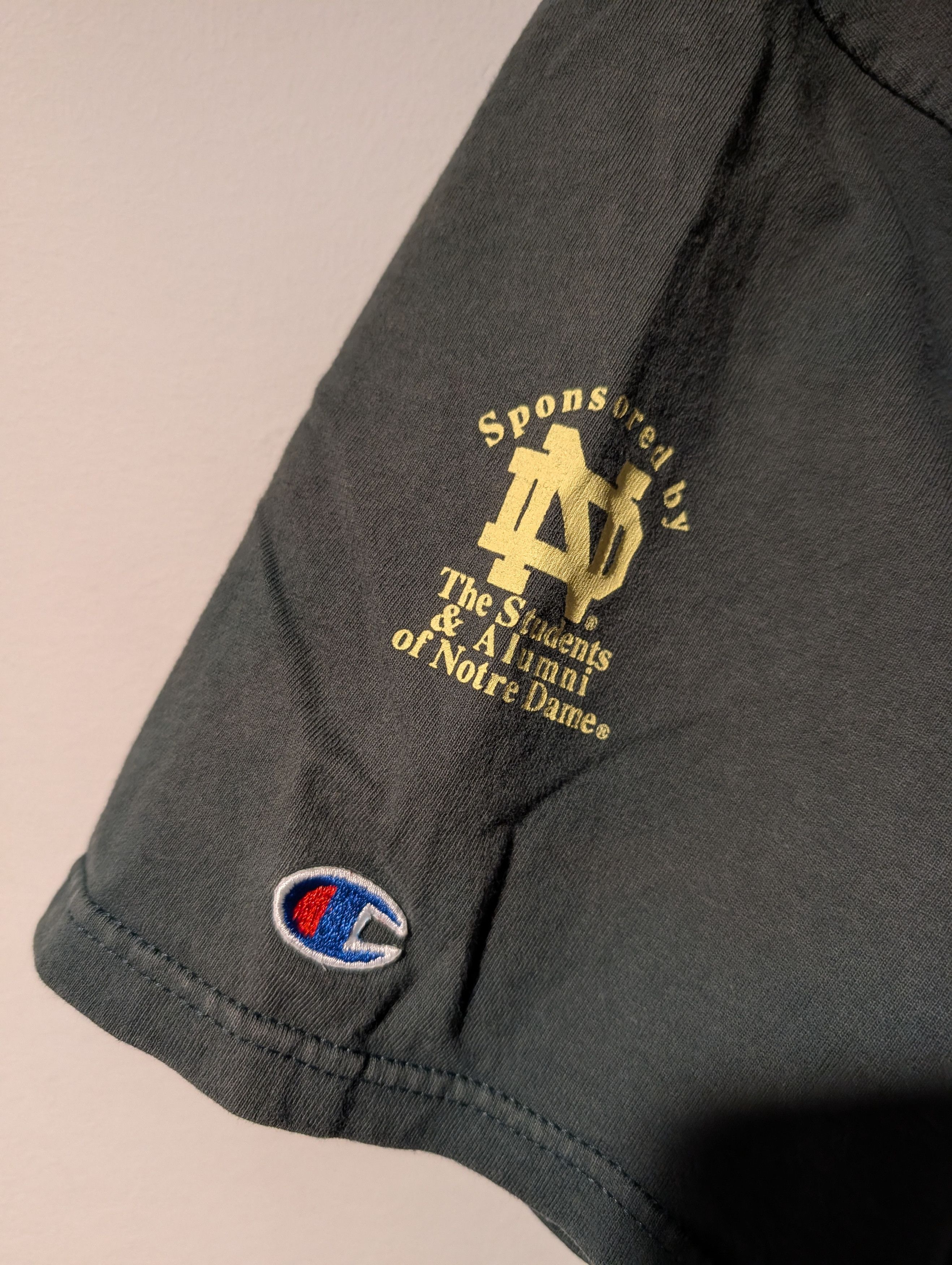 NCAA Vintage Notre Dame Football Shirt Sun Faded Thrashed Tee Size US XL / EU 56 / 4 - 3 Thumbnail