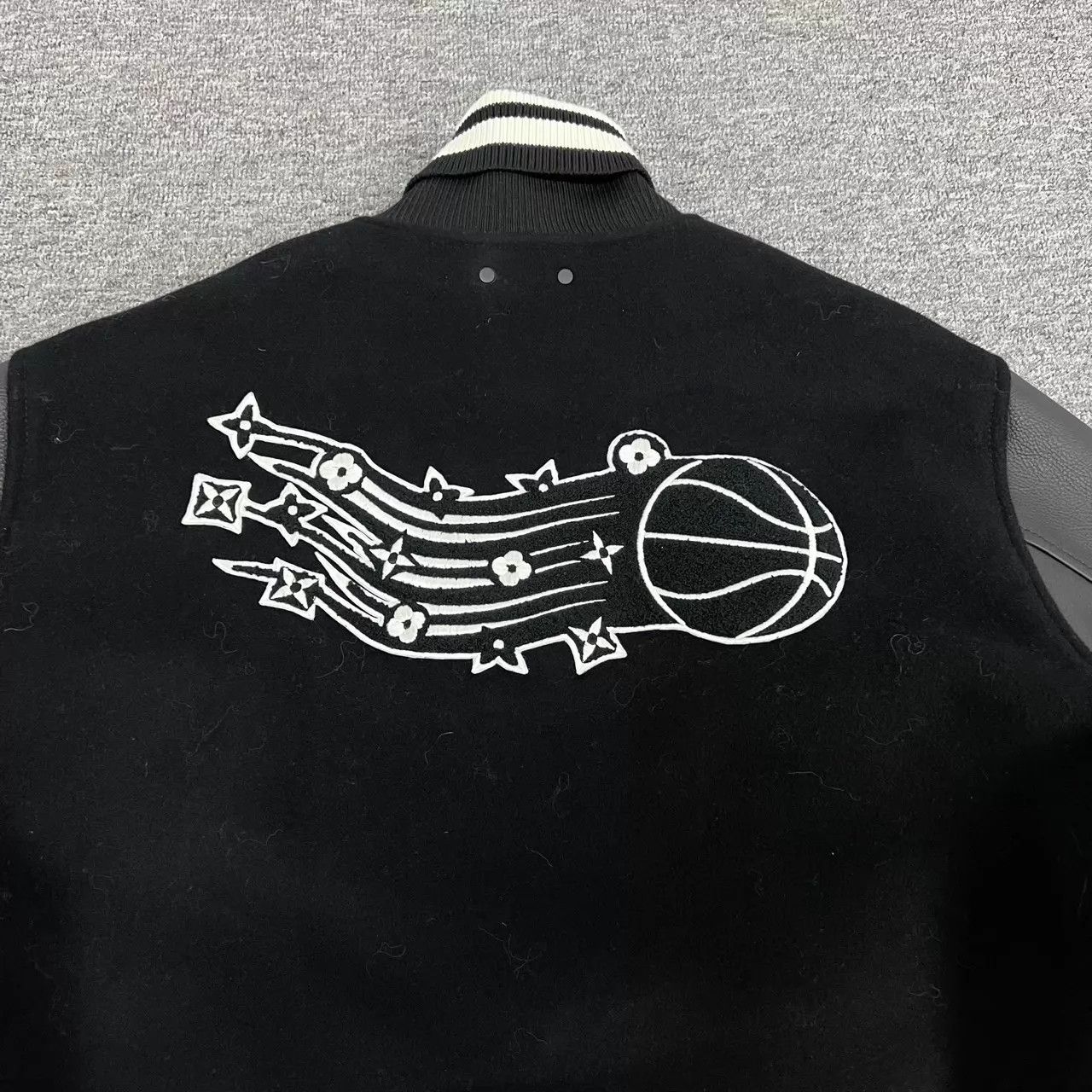 Louis Vuitton LV x NBA Leather Sleeve Baseball Jacket 99 New 46 Size US S / EU 44-46 / 1 - 6 Thumbnail