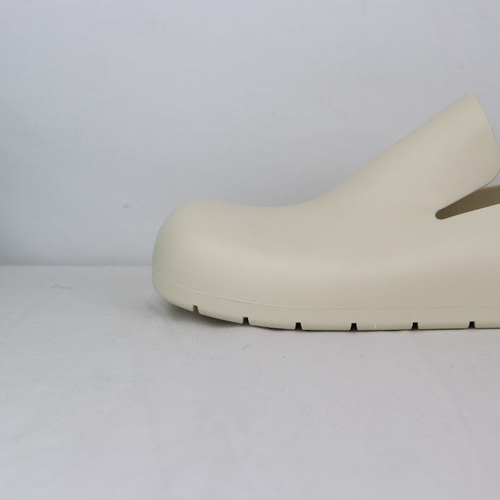 Bottega Veneta o1rshd1 Matt Rubber Puddle Sandal in Fondant Size US 11 / EU 44 - 8 Thumbnail