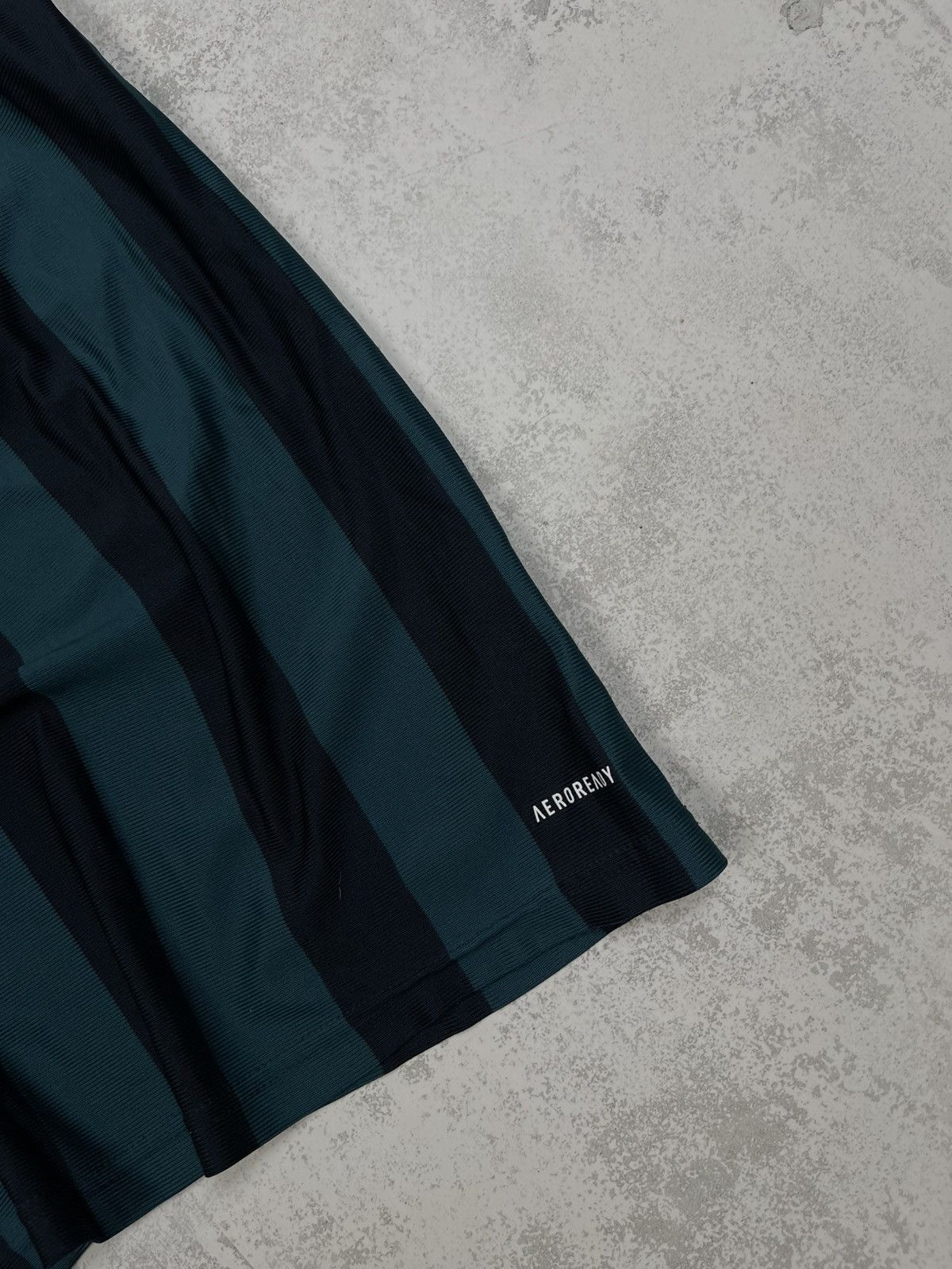 Adidas 2020/21 Leeds United Away Jersey — Bold Striped Adidas Kit Size US M / EU 48-50 / 2 - 6 Thumbnail