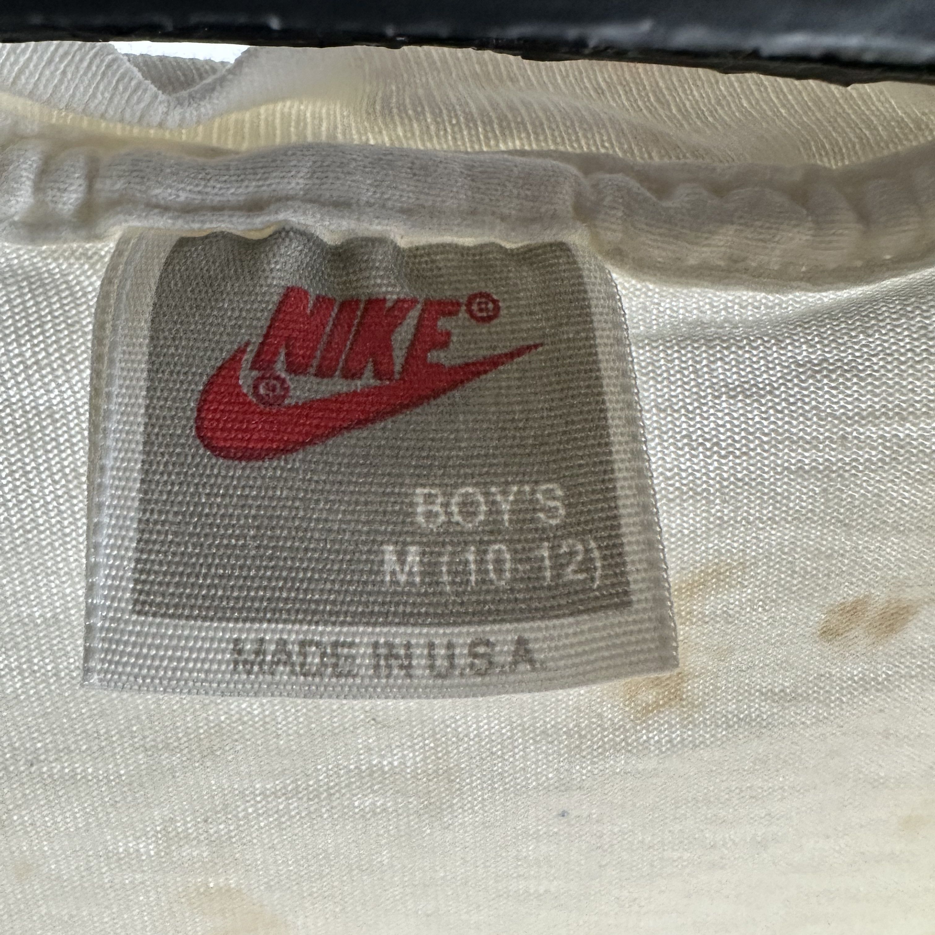 Vintage Vintage Nike 90s Soccer House Graphic Single Stitch T-shirt Size US M / EU 48-50 / 2 - 4 Thumbnail