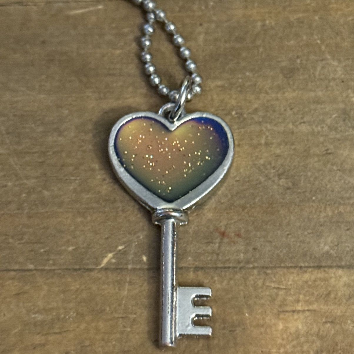 Other Silver color changing heart skeleton key pendant necklace Size ONE SIZE - 5 Thumbnail