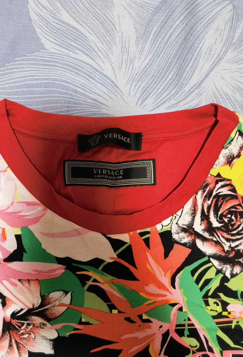 Versace Versace Men's comfortable and stylish cotton t-shirt Size US S / EU 44-46 / 1 - 3 Thumbnail