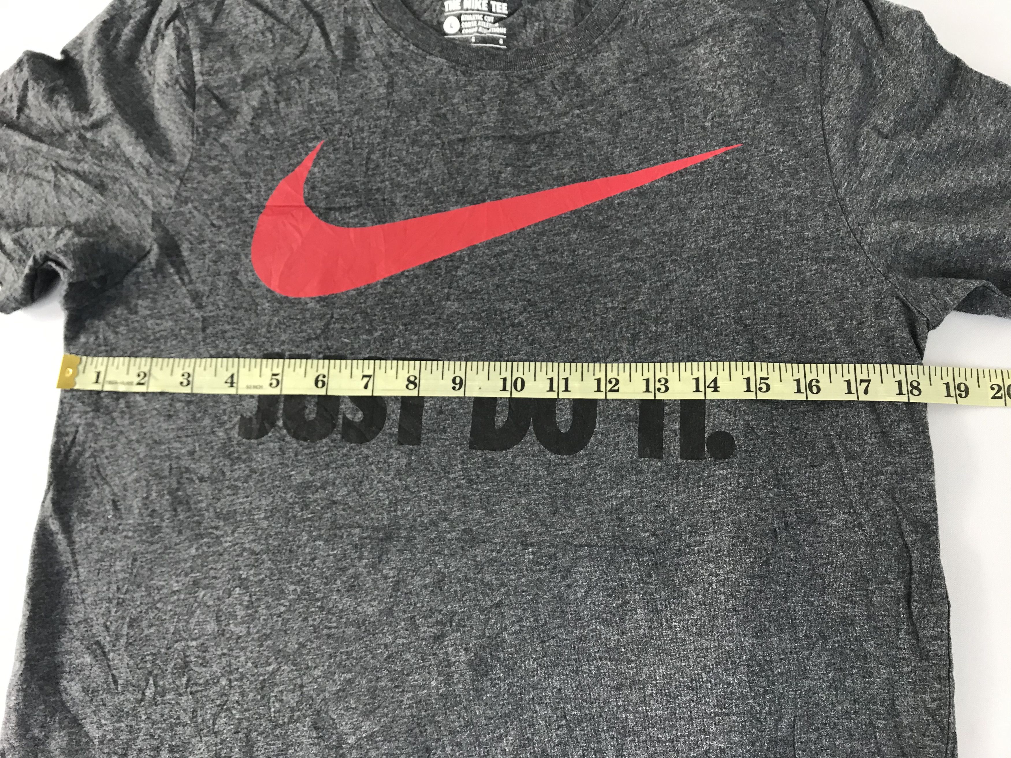 Nike Vintage Style Nike Swoosh Big Logo Printed Grey Tee T-shirt Size US S / EU 44-46 / 1 - 10 Thumbnail