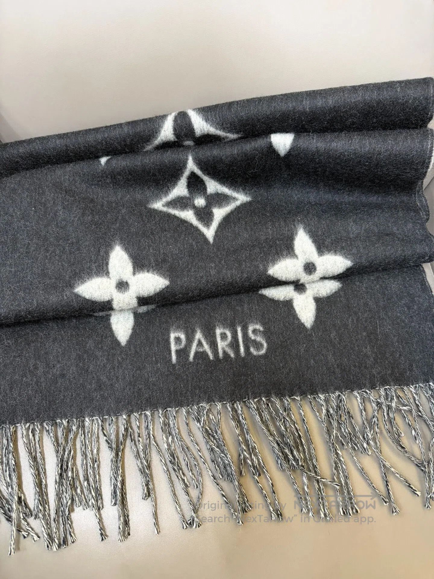 Louis Vuitton Louis Vuitton Monogram Cashmere Scarf. Size ONE SIZE - 2 Thumbnail
