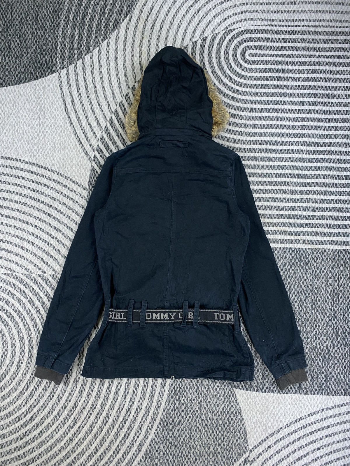 Tommy Hilfiger Vtg Tommy Hilfiger Faux Fur Multipocket With Belt Jacket Size US S / EU 44-46 / 1 - 2 Thumbnail